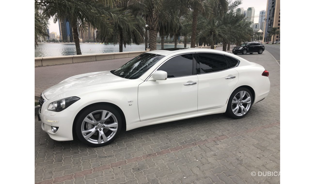 Infiniti Q70 3.7L Sport Edition