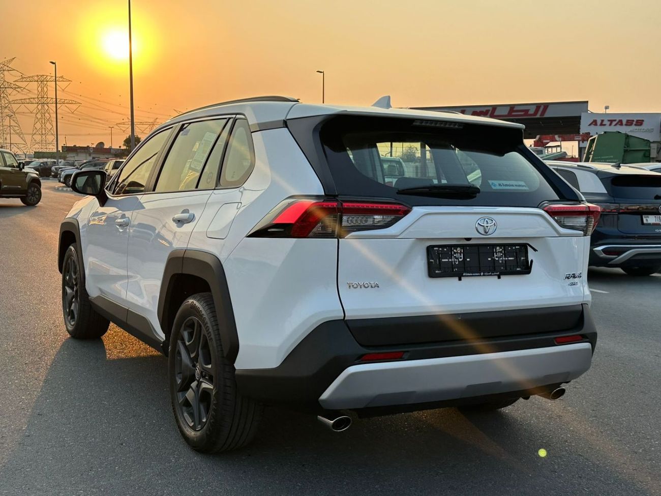 تويوتا راف ٤ 2.5L Adventure, Leather Seat, Panoramic Roof, wireless Charger, Electric Back Door, Model 2025