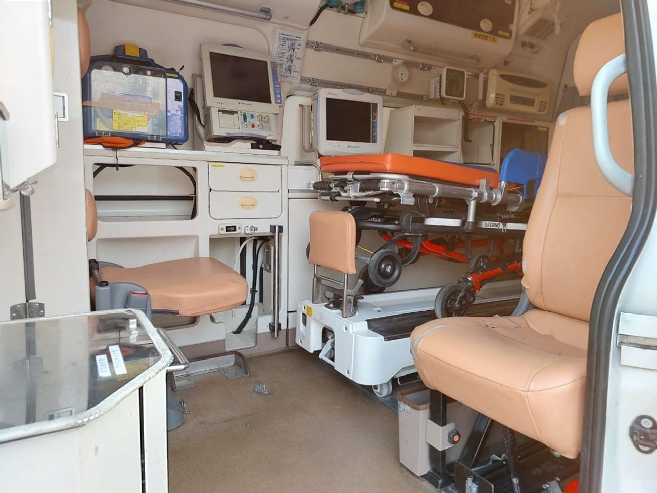 تويوتا هاياس TOYOTA HIACE VAN AMBULANCE RHD 2015 MODEL 2.7 L PETROL AUTOMATIC(PM14222)