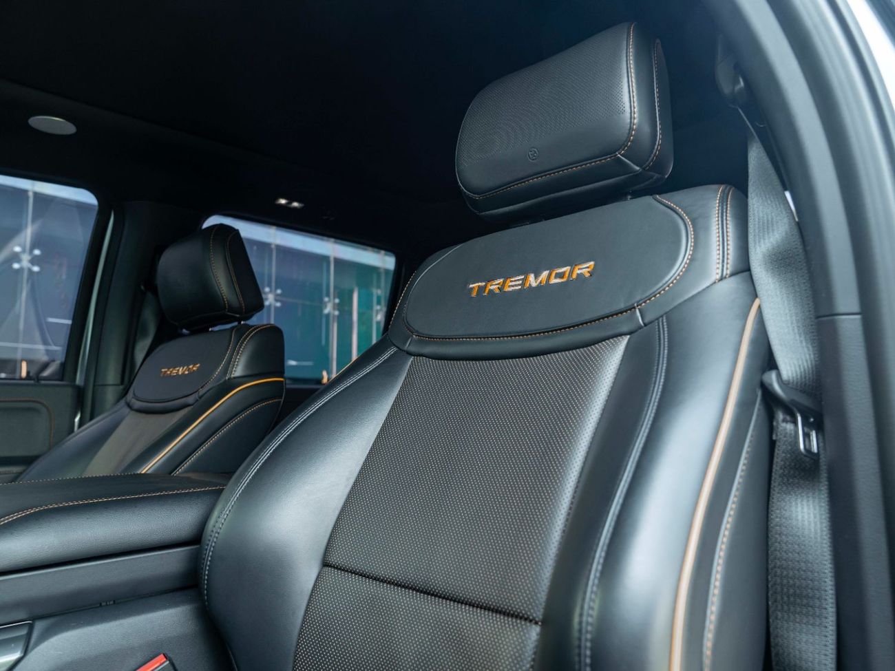 Ford F 150 Tremor AED 3,774 PM • F-150 TREMOR CREW LUXURY • ONLY 7,600 KMS • FORD WARRANTY AND SERVICE PLAN UNTIL 2028