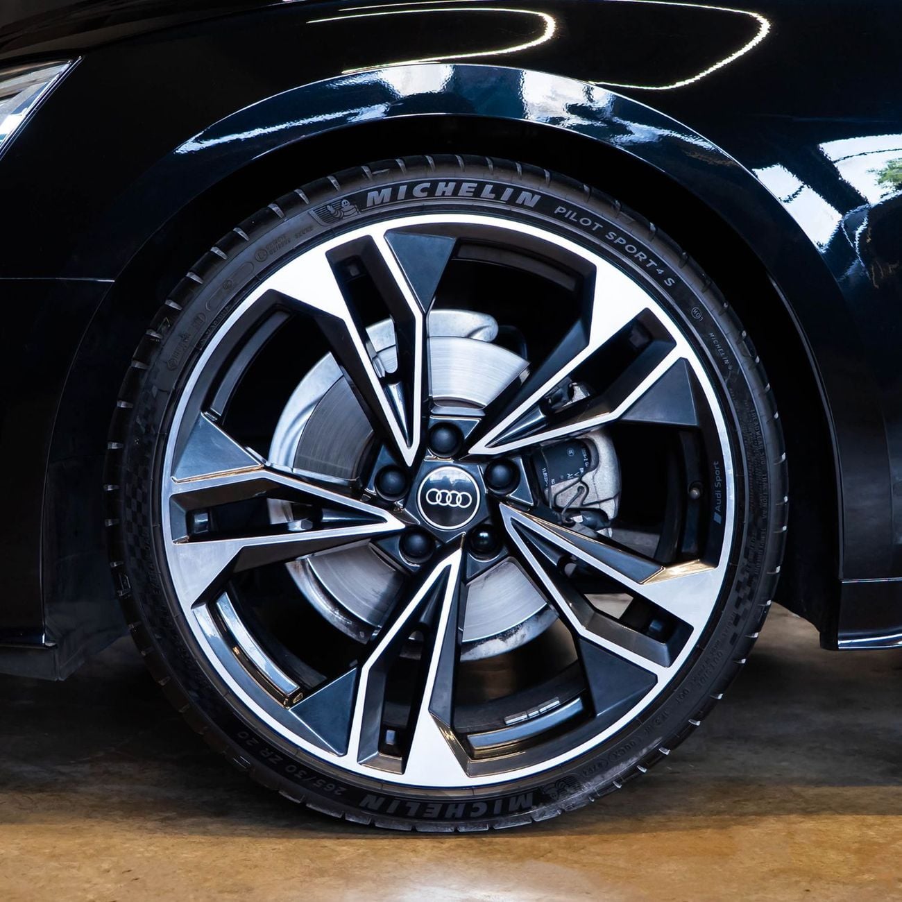 أودي A5 40 TFSI S-LINE
