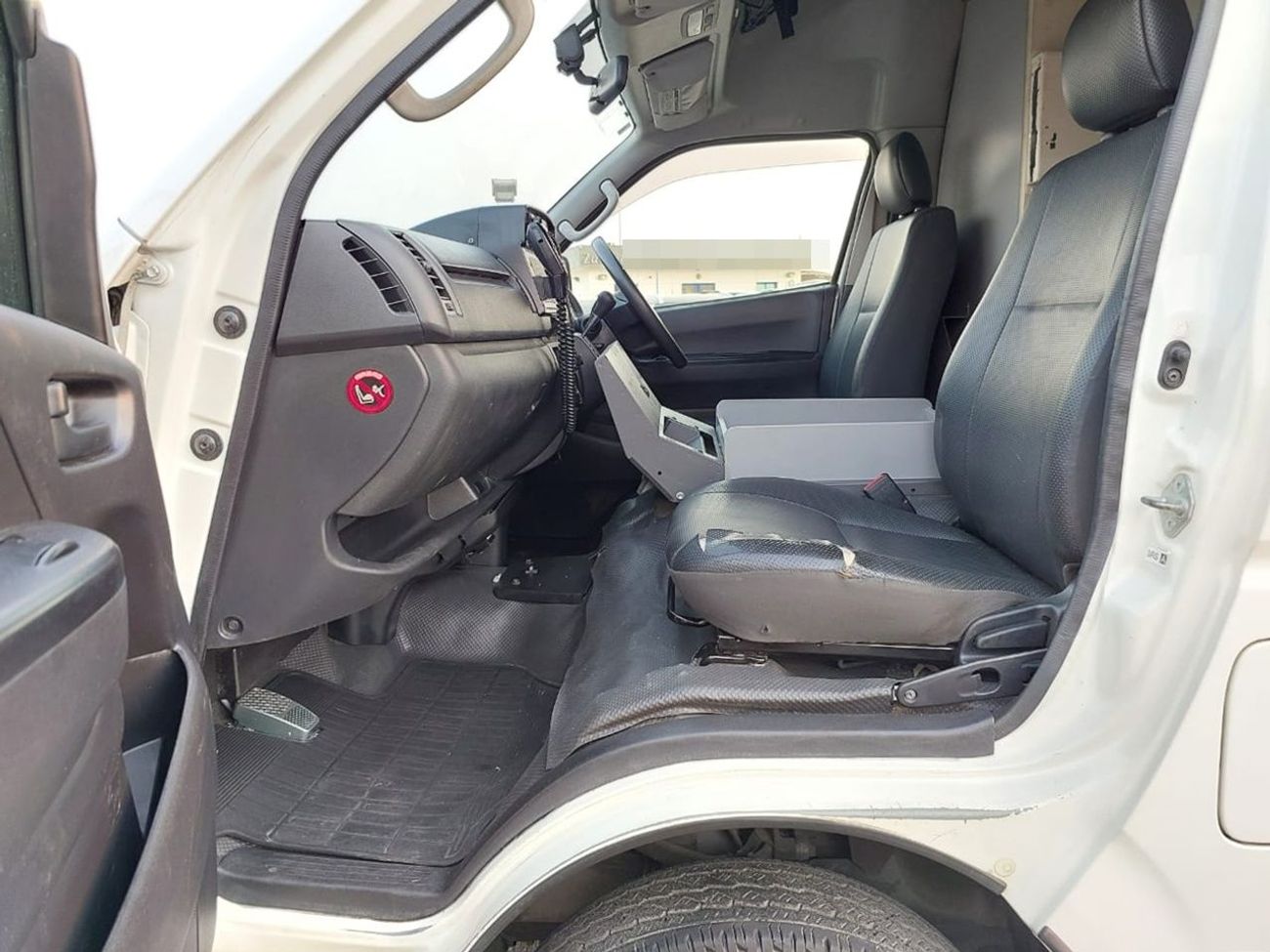 Toyota Hiace TOYOTA HIACE VAN AMBULANCE RHD 2016 MODEL 2.7 L PETROL AUTOMATIC(PM15710)