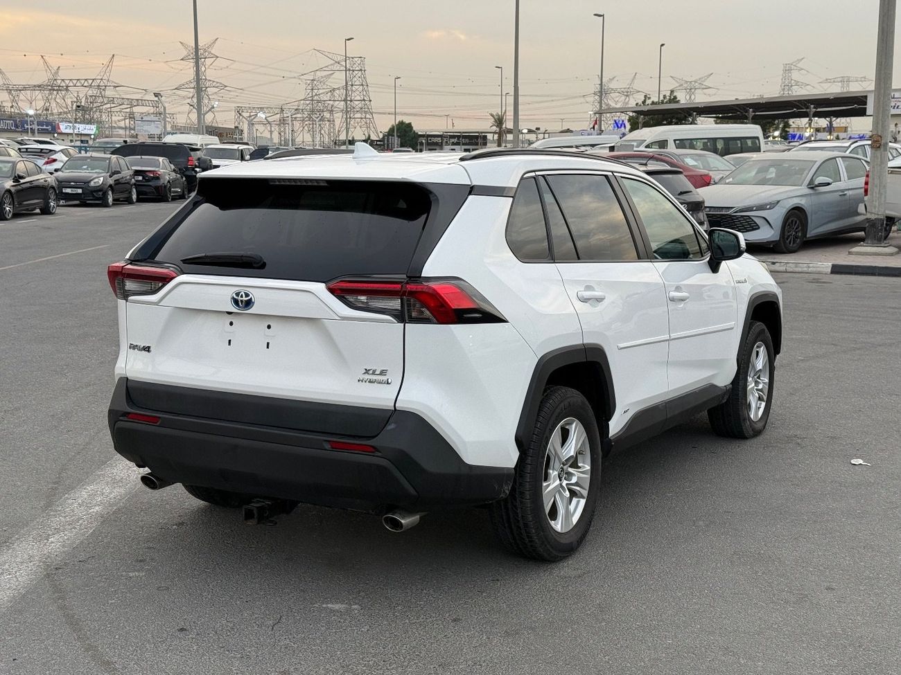 تويوتا راف ٤ XLE 2.5L