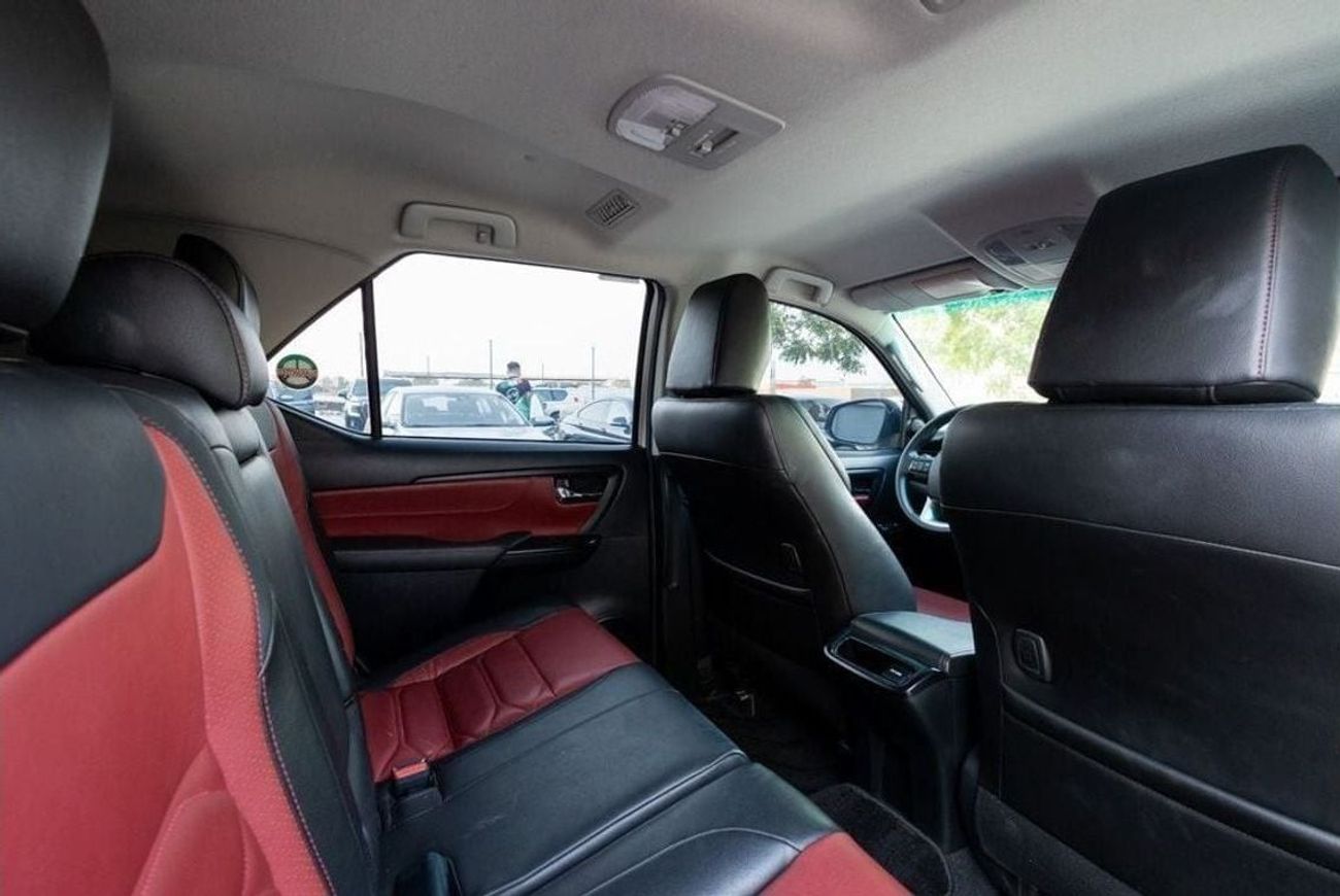 تويوتا فورتونر Toyota Fortuner TRD Sportivo 2018 GCC (LOW MILEAGE) under Warranty with Flexible Down-Payment.