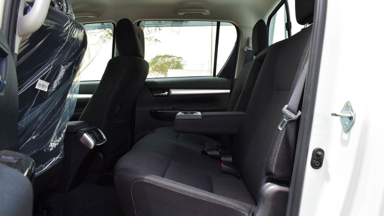 تويوتا هيلوكس GLS DIESEL ECTAGR003 – 2026 Toyota Hilux Double Cab High Options - 2.4L Diesel Manual 4wd – White w Black