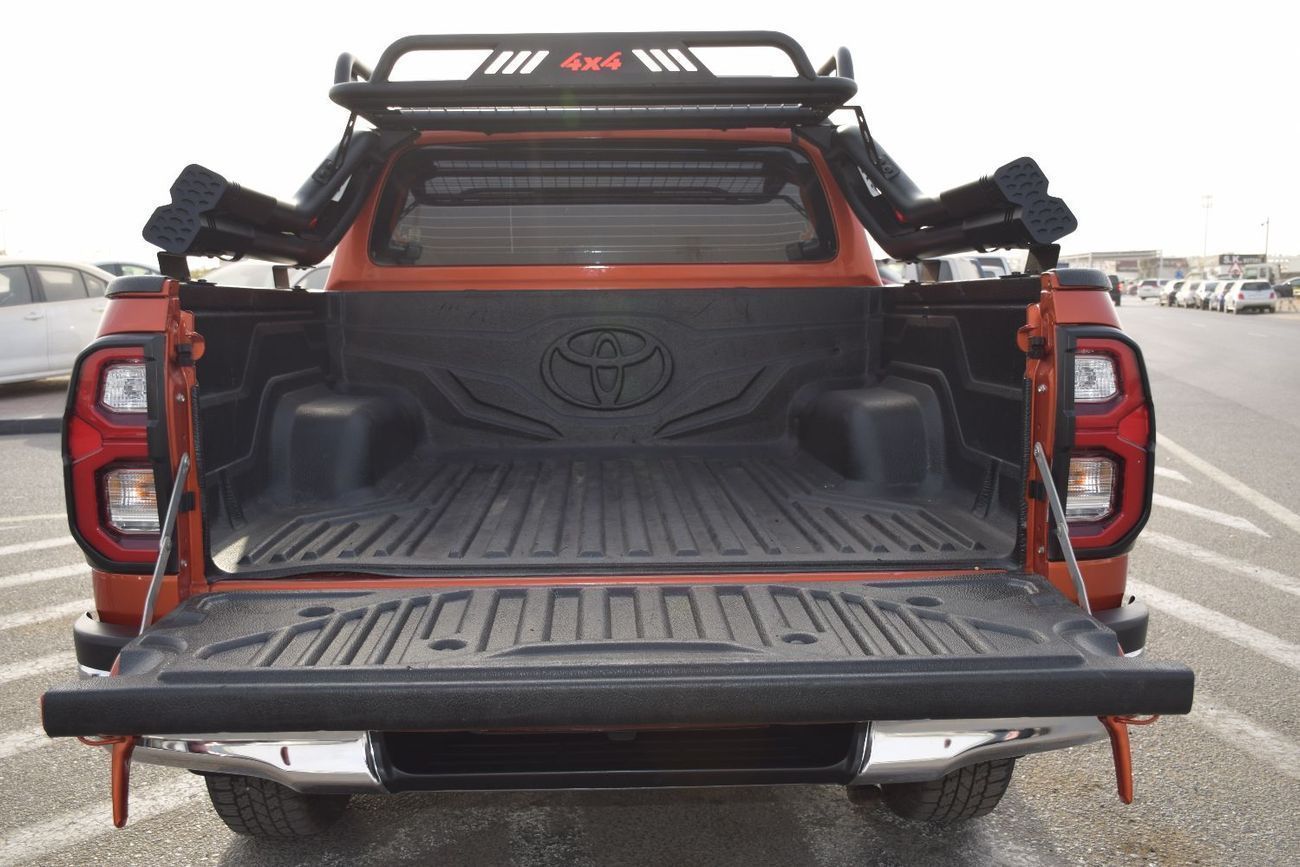 تويوتا هيلوكس AWD A/T Diesel 2.8 (Right Hand Drive)