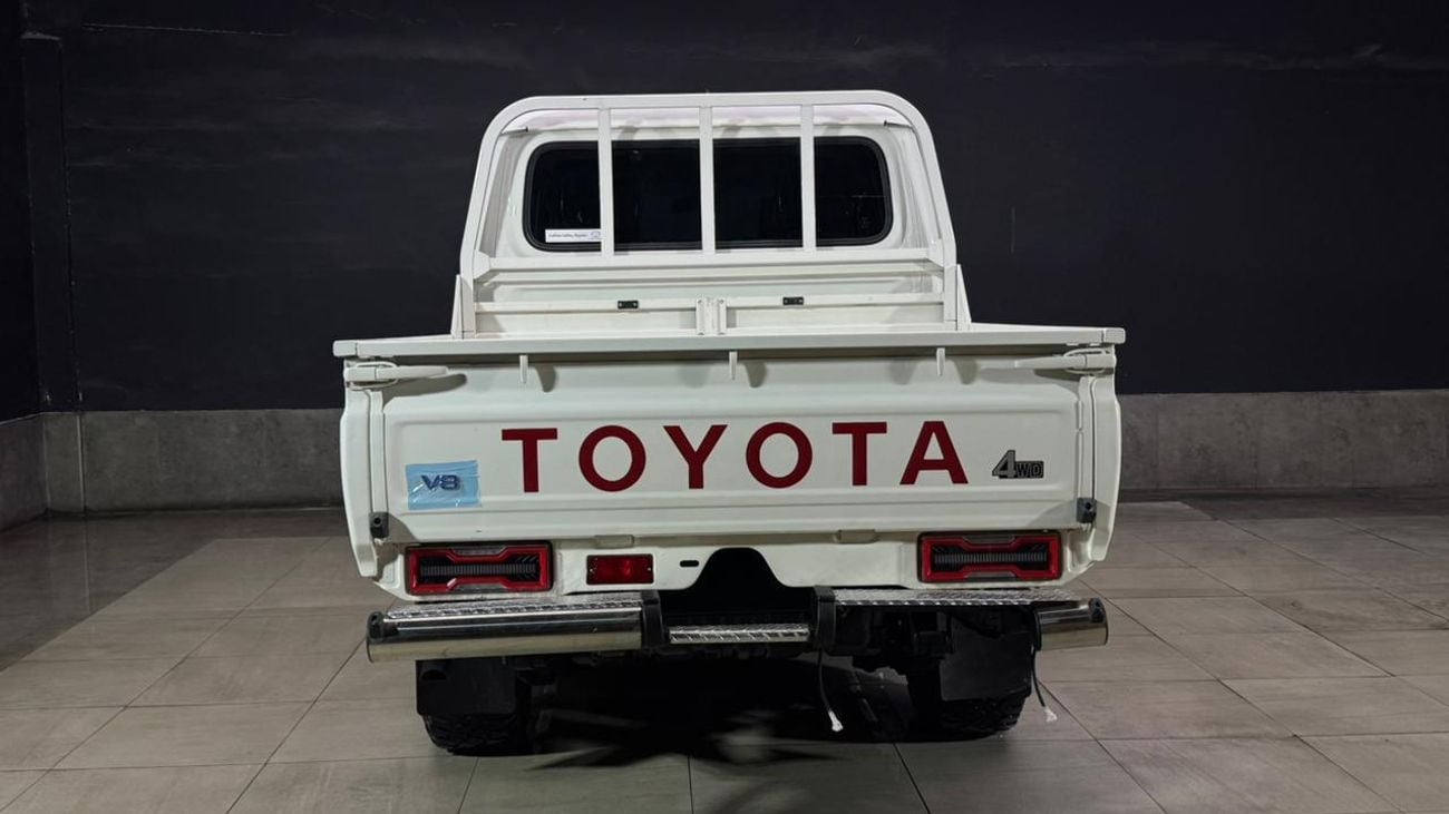 تويوتا لاند كروزر بيك آب 2024 shape ,diesel 4.5 liter ,right hand drive ,4 doors ,2019 model ,only for export available