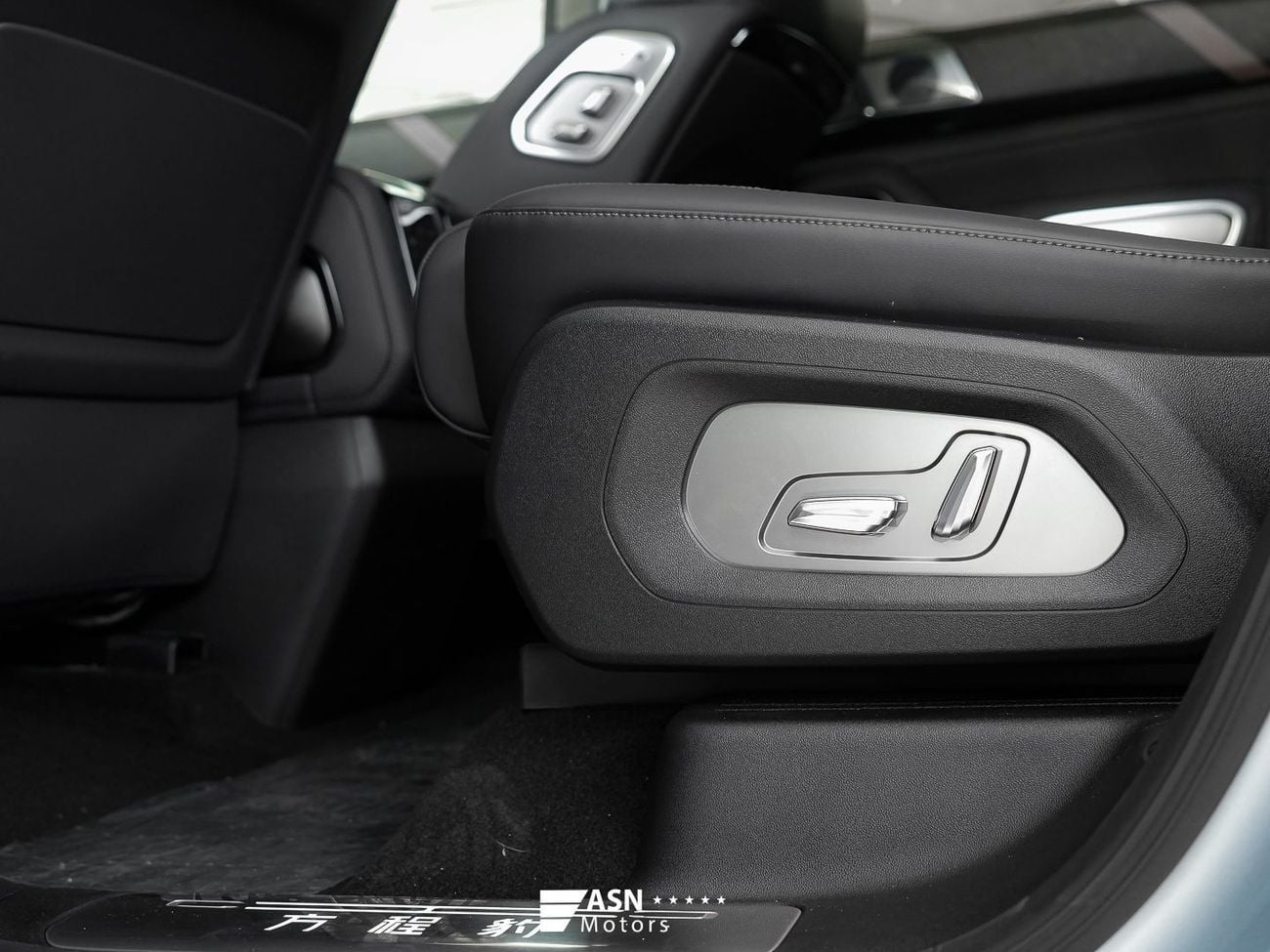 BYD Leopard 8 DELUX (NGCC) Smart and Brave Flagship Edition (7 Seats) Zhiyong Flagship Edition (7 Seats) 2025