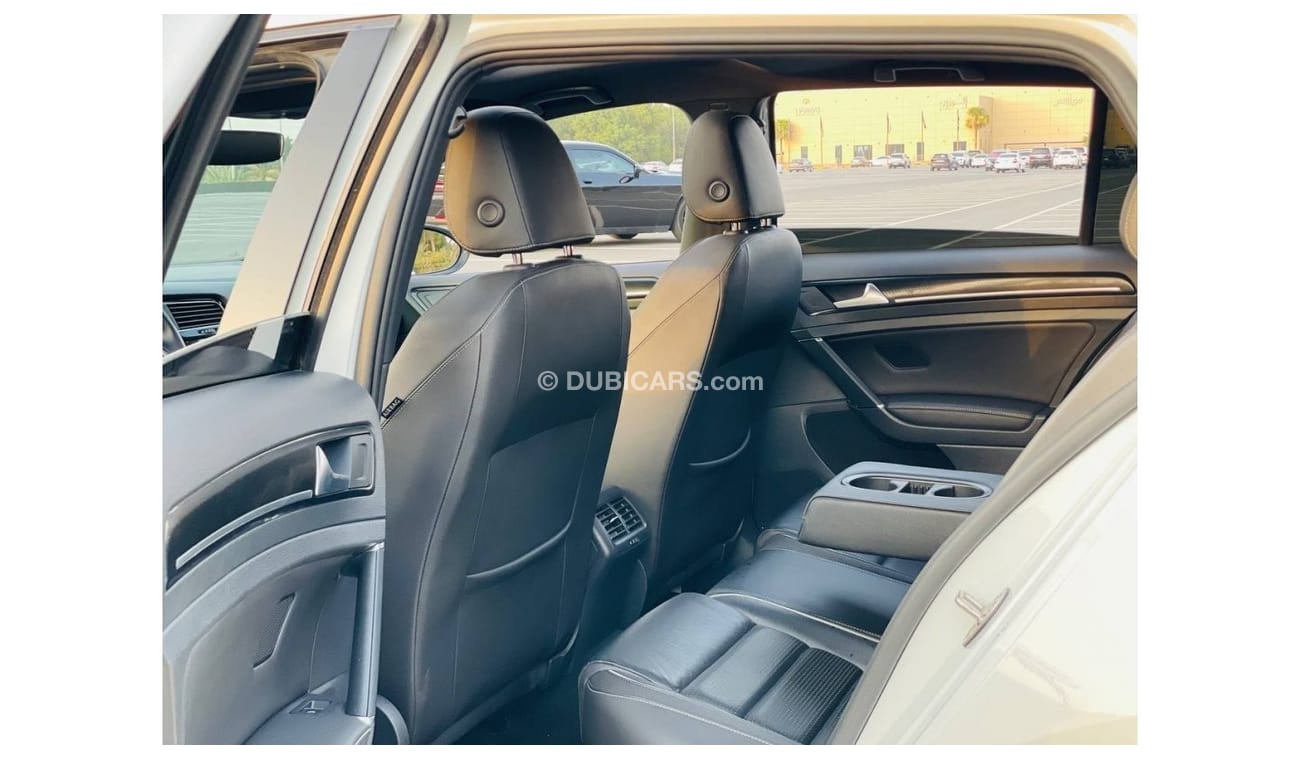 فولكس واجن جولف VOLKSWAGEN GOLF R MODEL 2018 GCC SPACE FREE PAINT FREE ACCEDENT