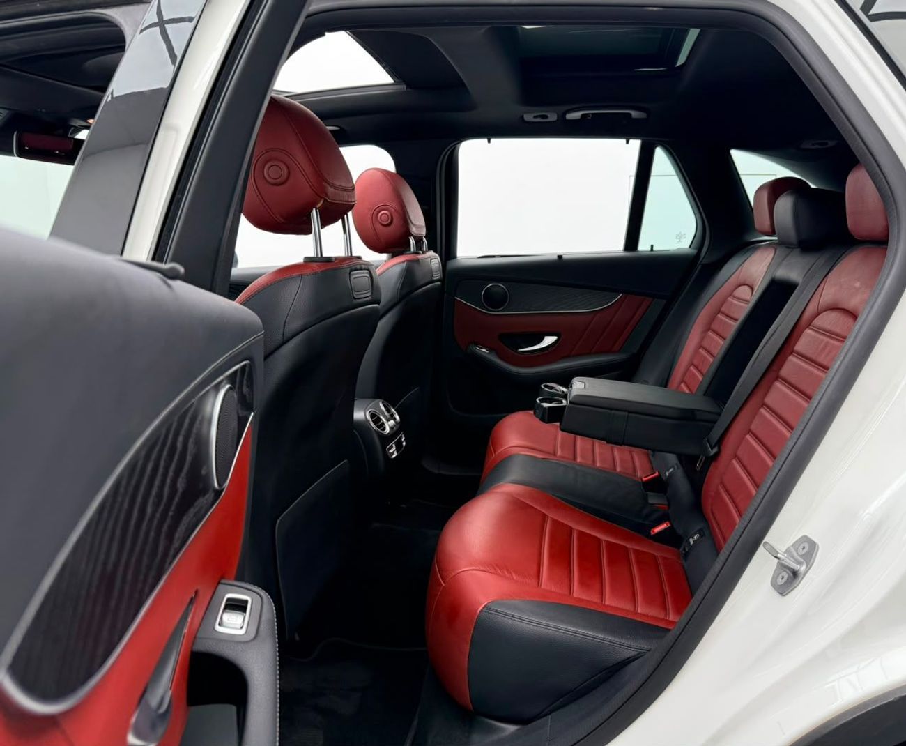 Mercedes Benz GLC 300 AMG 2020 Mercedes Benz GLC300 4MATIC, Warranty, Full Mercedes Service History, Fully Loaded, GCC