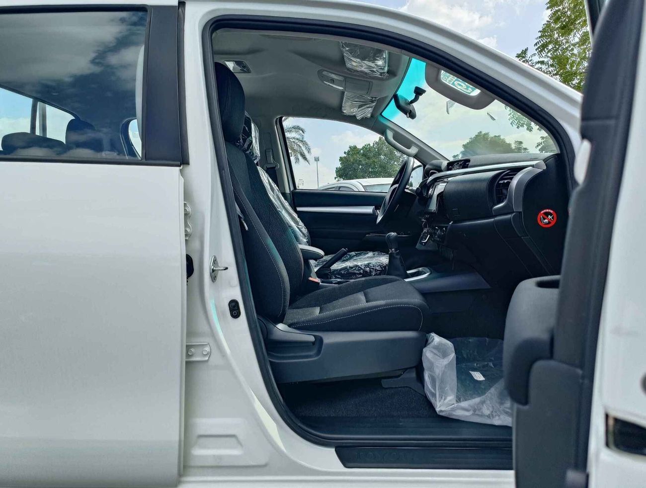 Toyota Hilux Wide Body, 2.4L Diesel, 4X4, M/T, Power lock / Windows / SPECIAL PROMOTION (CODE # HDDWMM2)