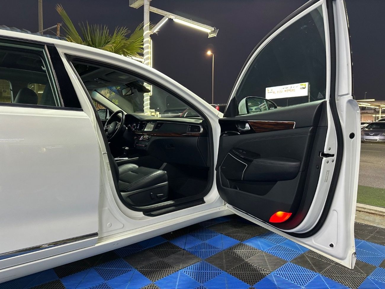 Kia Cadenza 3.3L V-6 DI, DOHC, VVT, 290 л.с.