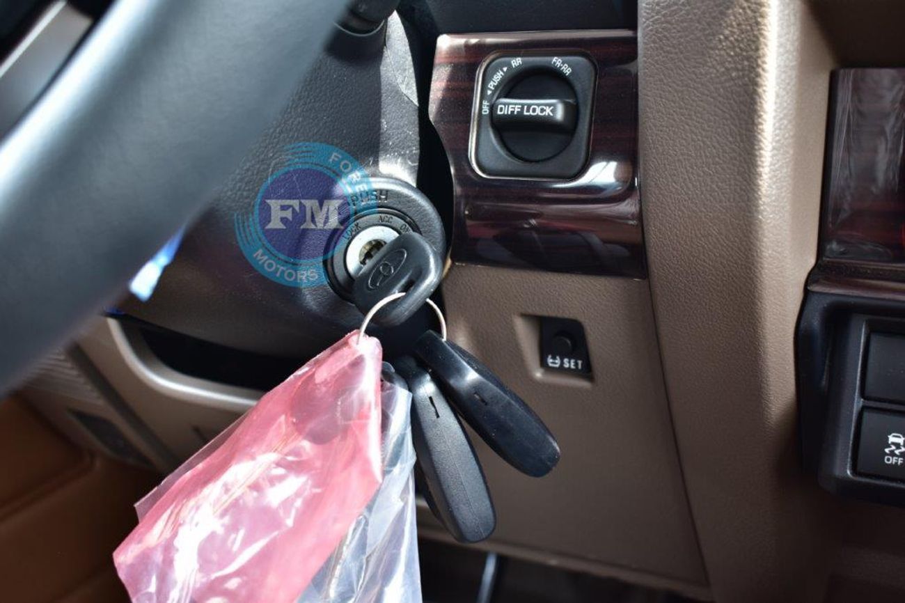 تويوتا لاند كروزر بيك آب 79 Double Cab 40th Anniversary LX-Z 2.8L Diesel Automatic