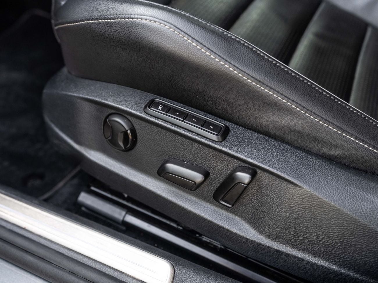 Volkswagen Golf R SPORT