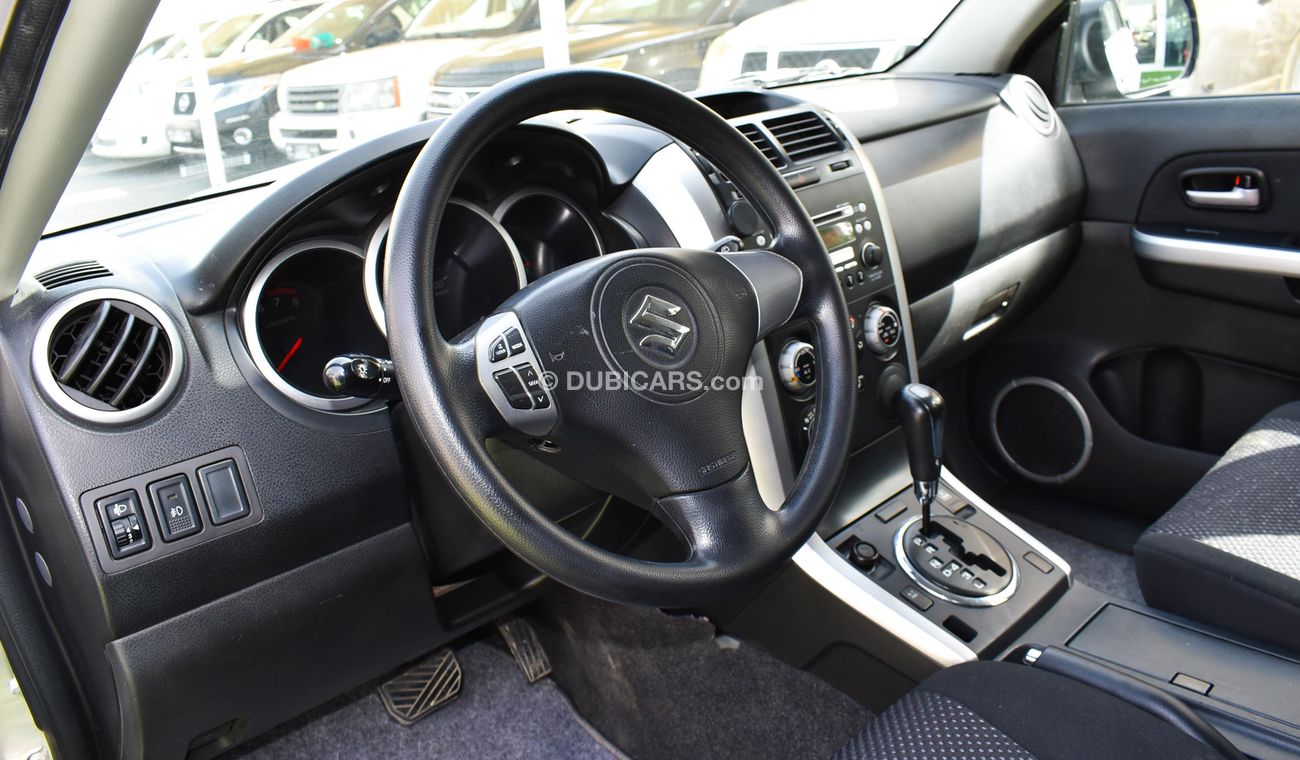 Suzuki Grand Vitara Gulf model 2008 Forwell silver color in excellent condition