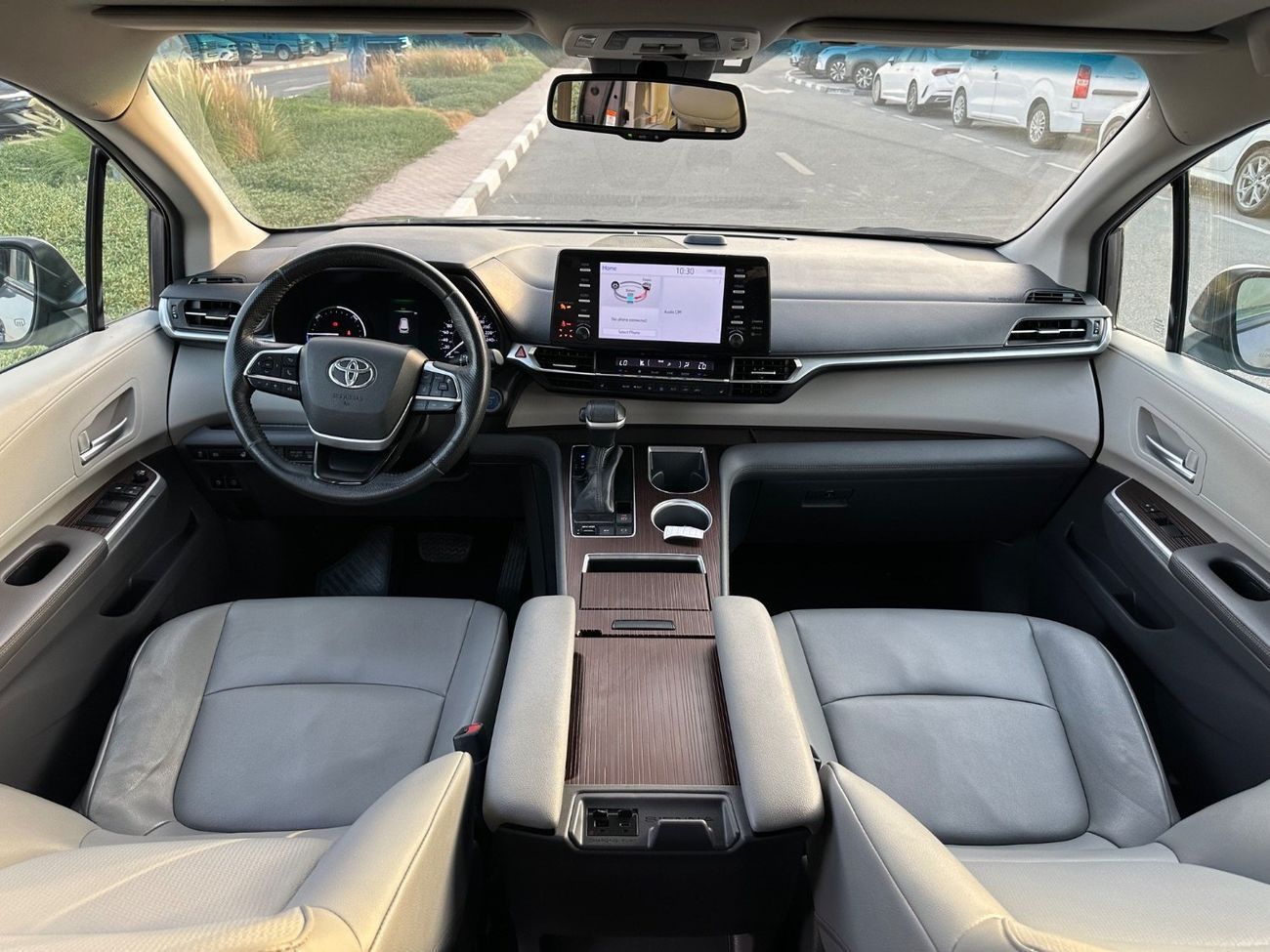 Toyota Sienna XLE Hybrid Sunroof Full Option 2022