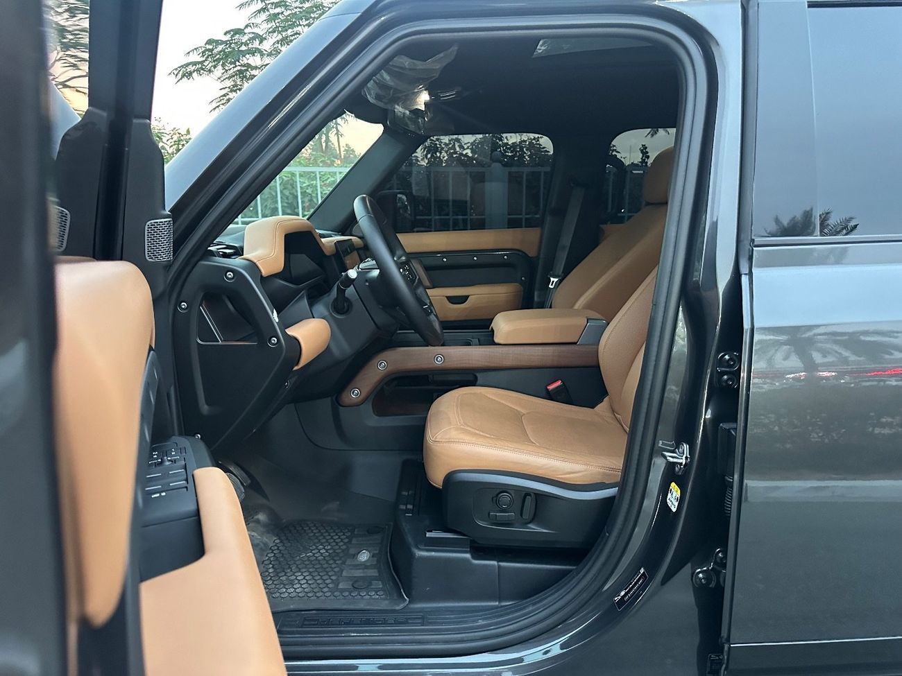 لاند روفر ديفندر P400 110 HSE 3.0L (5 Seater)