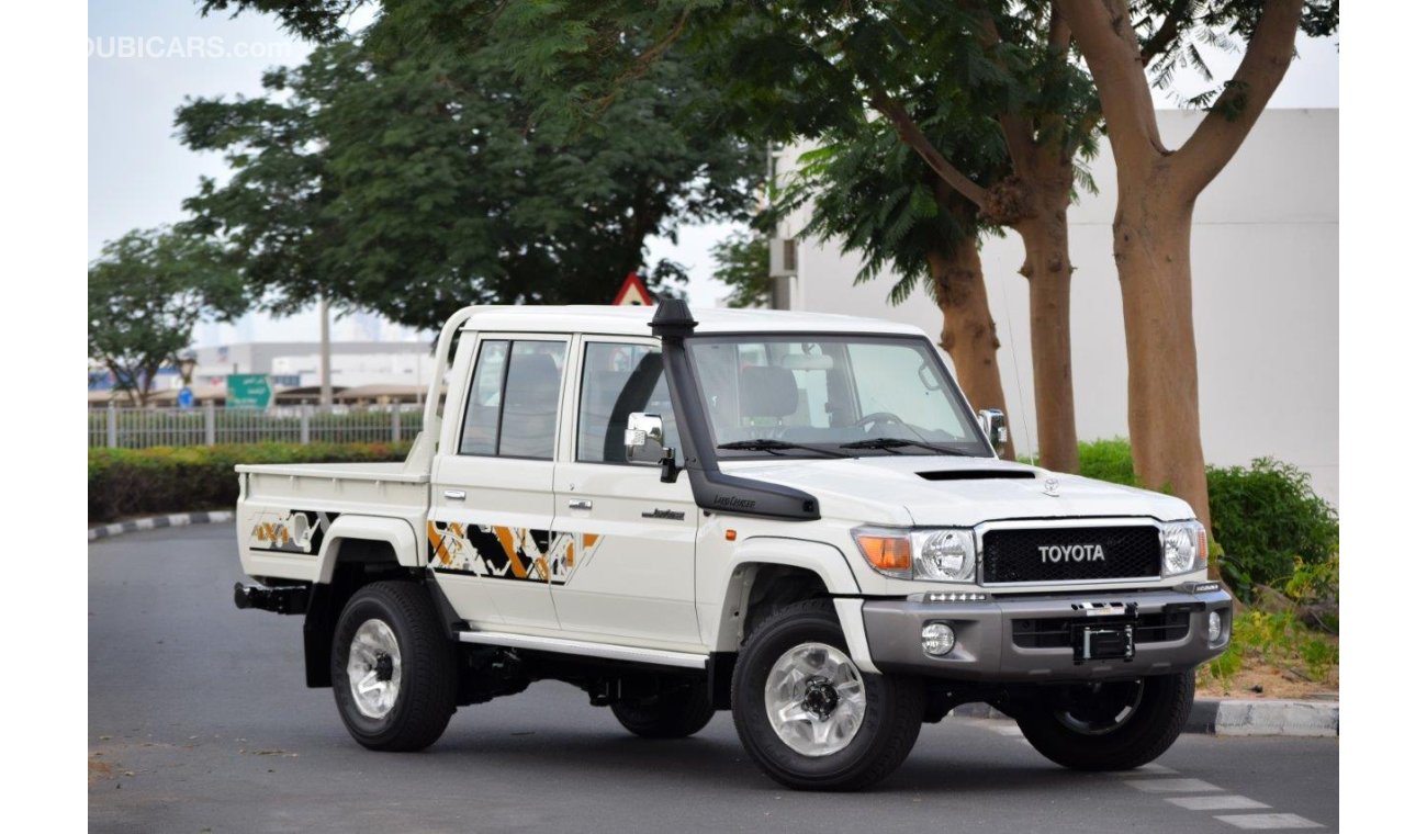 Toyota Land Cruiser Pick Up 79 Double Cabin V8 4.5L Diesel MT Limited -