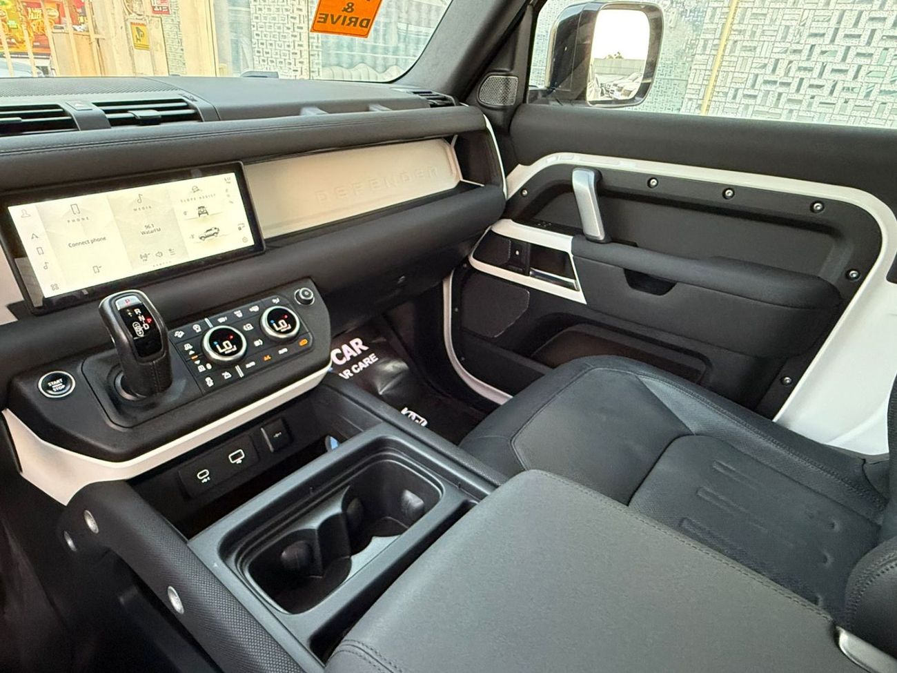 لاند روفر ديفندر 90 X-Dynamic HSE P400 3.0L