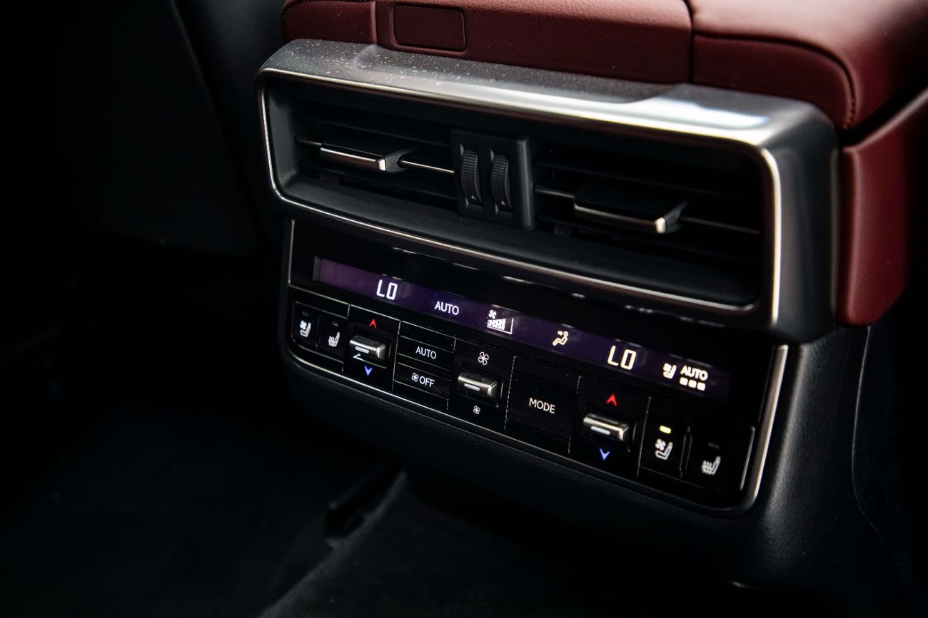 لكزس LX 500 D 3.3L Diesel - Sonic Quartz Inside Crimson | Export Only