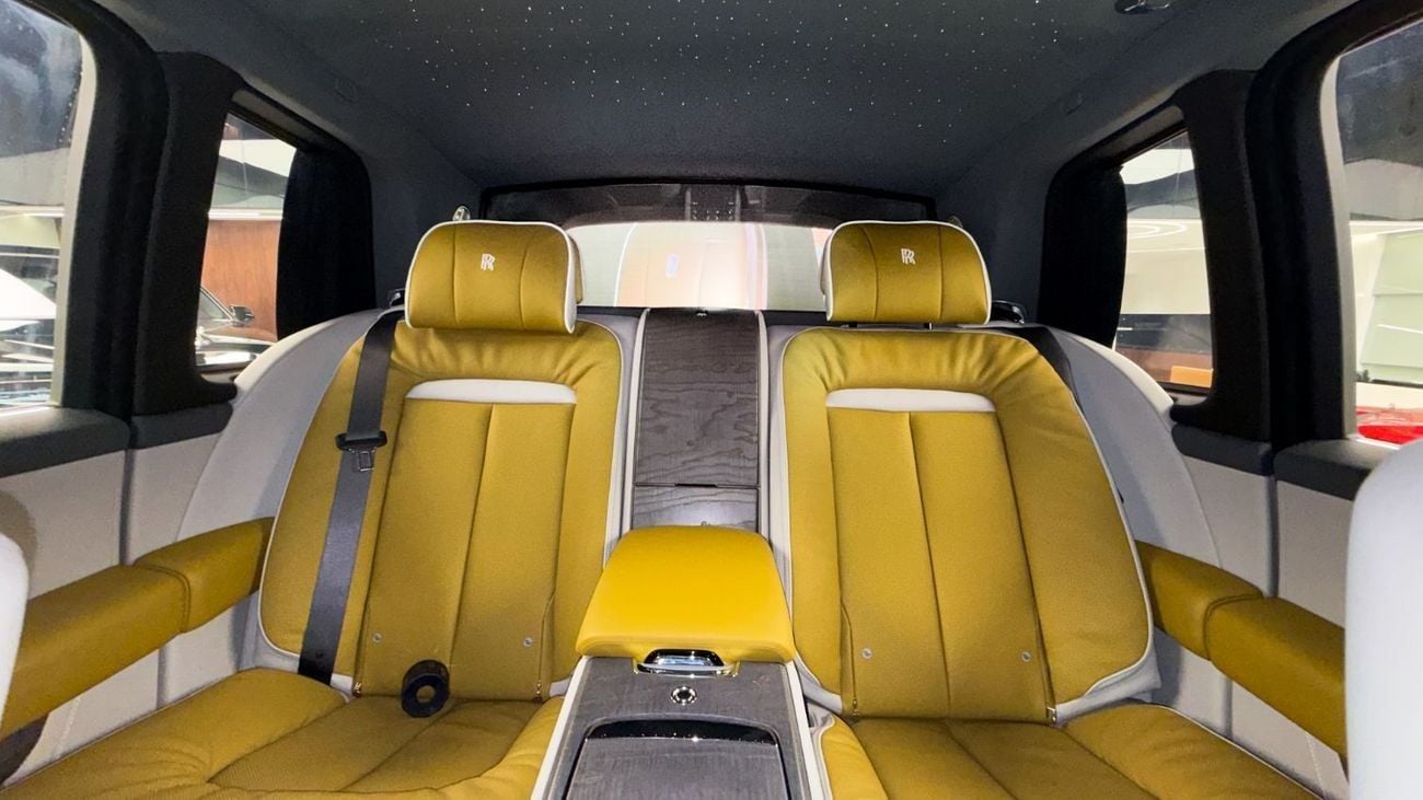 Rolls-Royce Cullinan Rolls Royce Cullinan Silver Badge - 2025 - Bespoke Color Edition