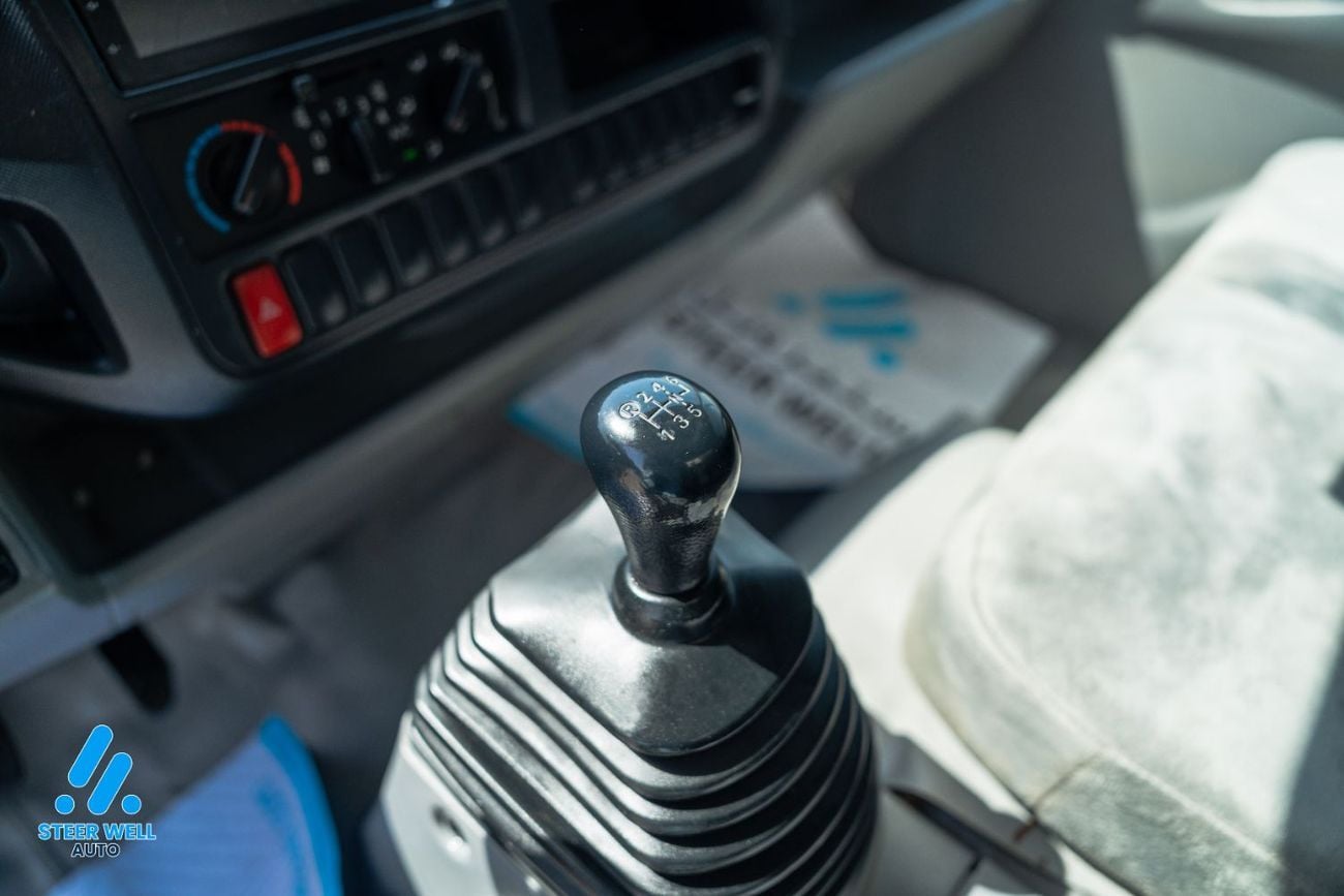 هينو 300 2020 Hino 300 916 4.0L Diesel Manual | Long Chassis Chiller Box | GCC Specs