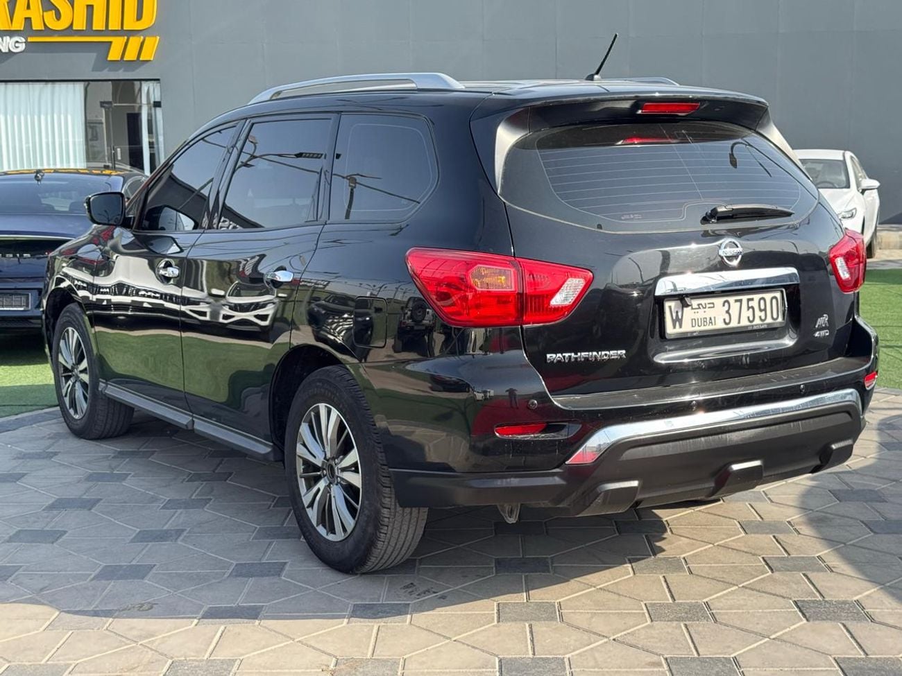 Nissan Pathfinder SL 3.5L (260 HP) 4WD