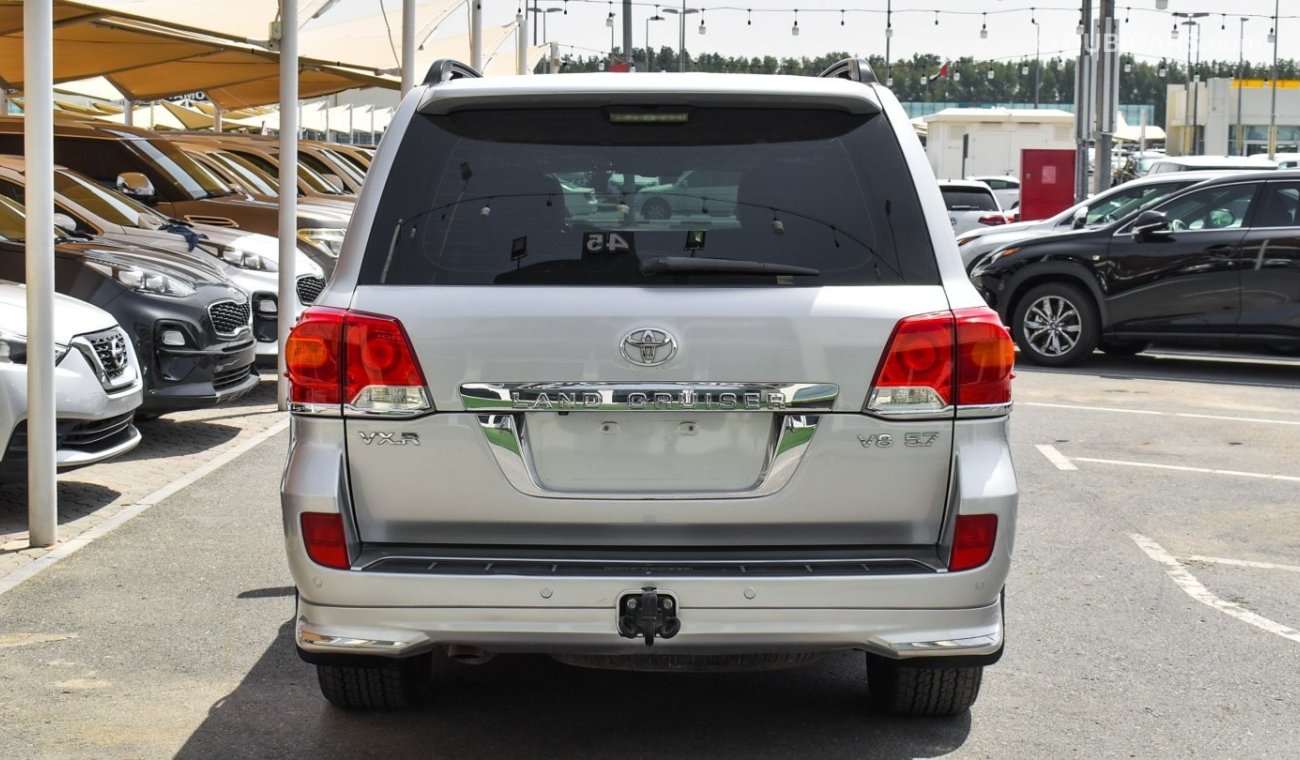 Toyota Land Cruiser VXR 5.7 V8