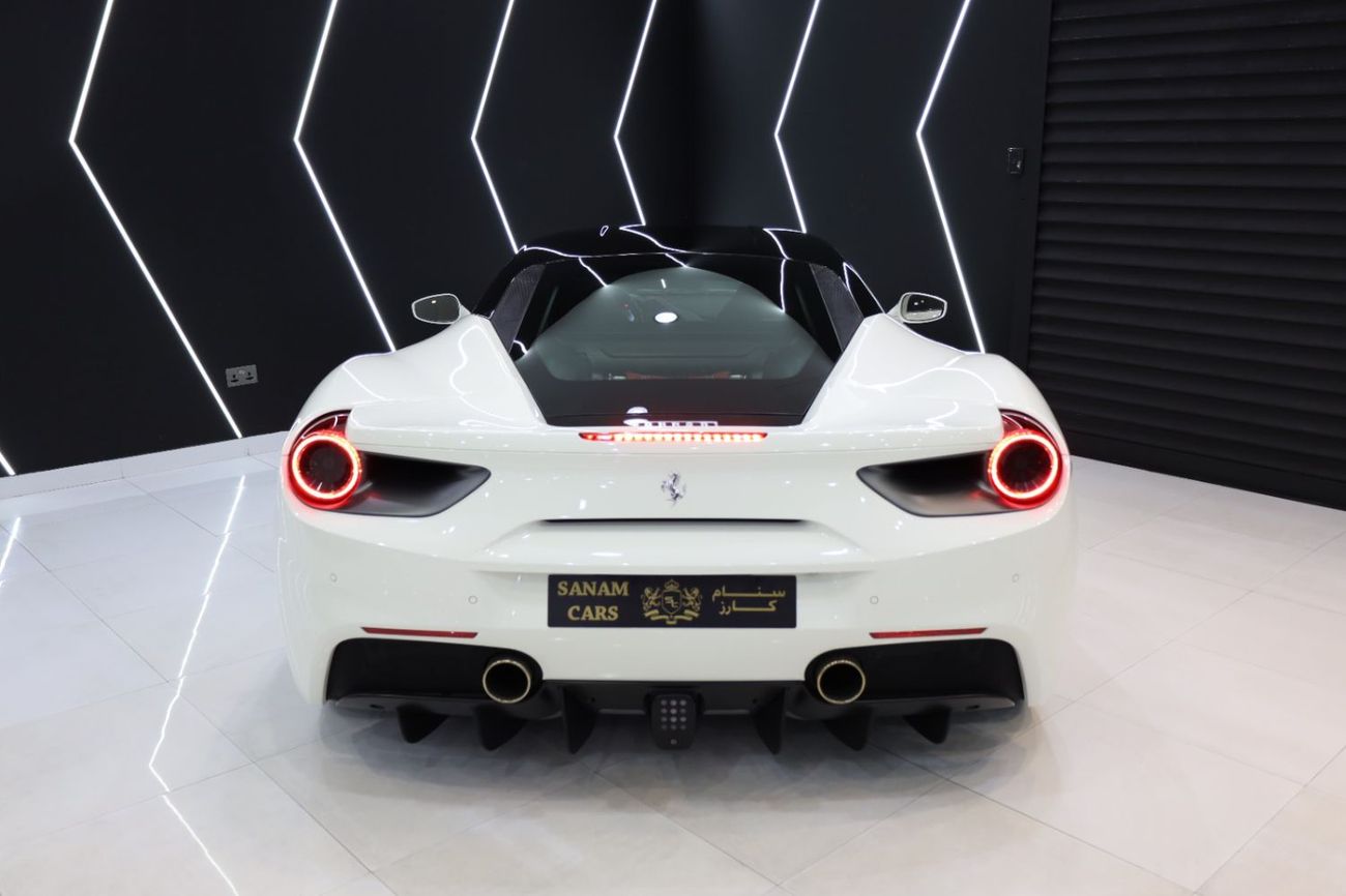 فيراري 488 Std 3.9L GTB, Bianco Avus Exterior, Passenger Display, Very Low KM, GCC Spec!!