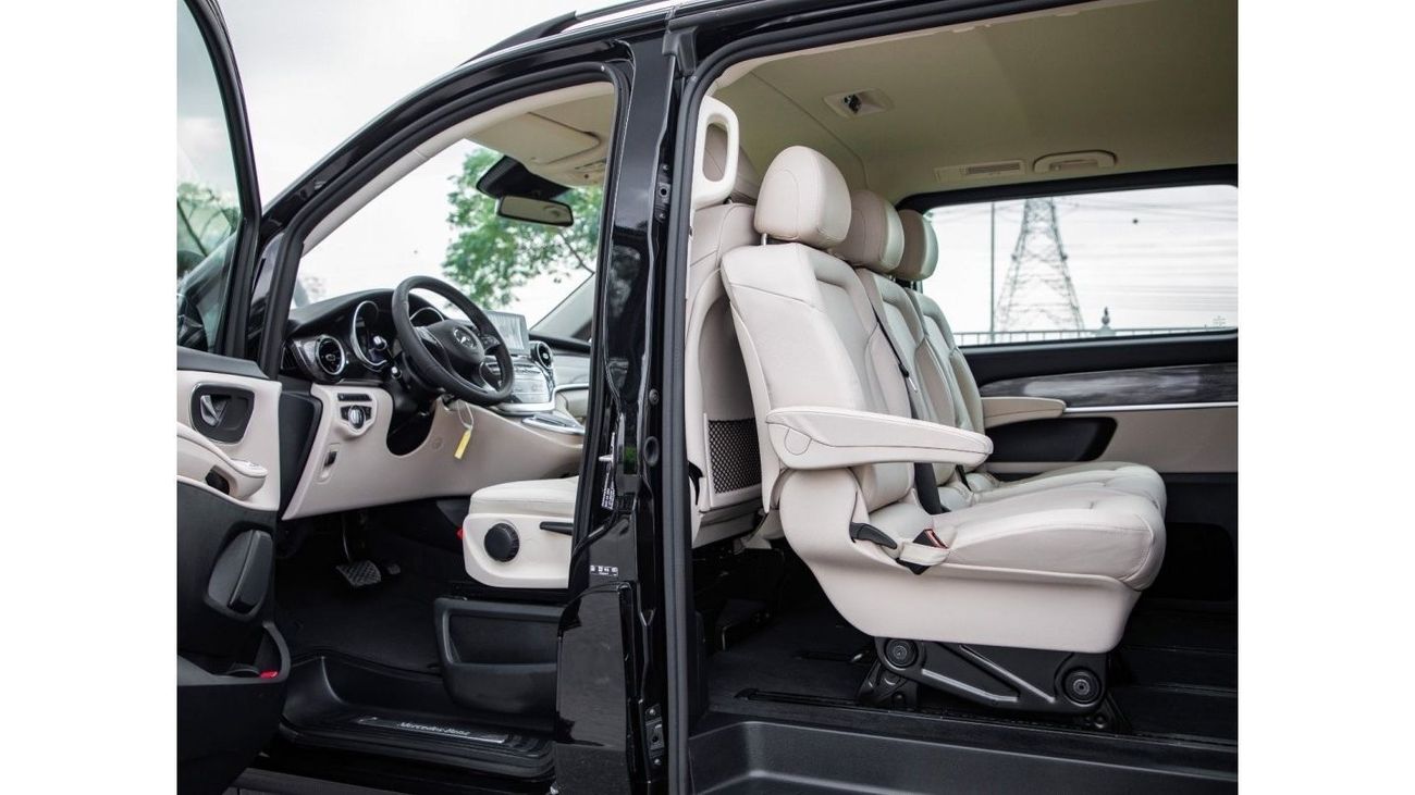 Mercedes-Benz V 250 AVANTGARDE + / GCC/ 2years warranty. For Local Registration +5%