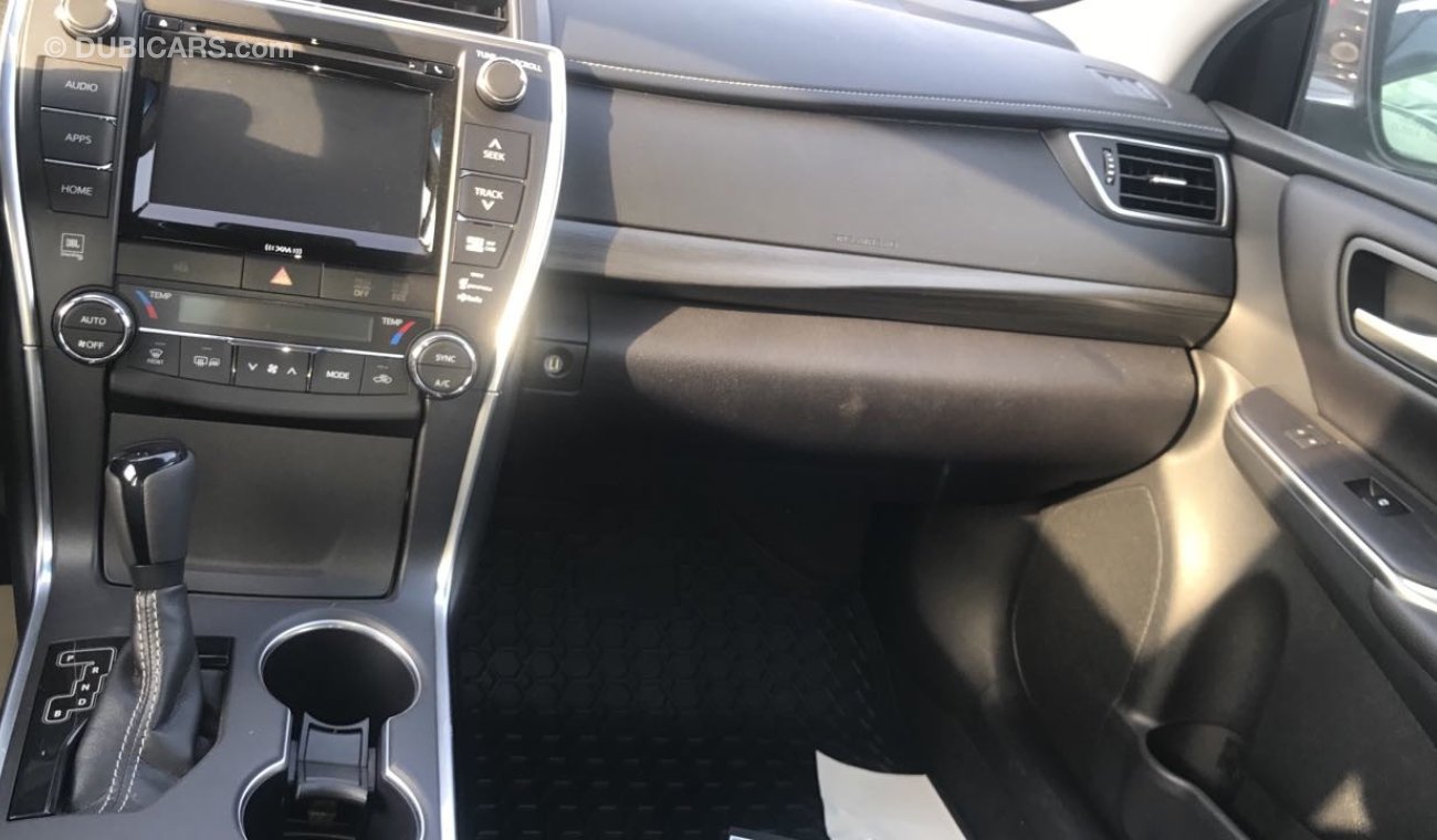 Toyota Camry (hybrid) 2016 full option