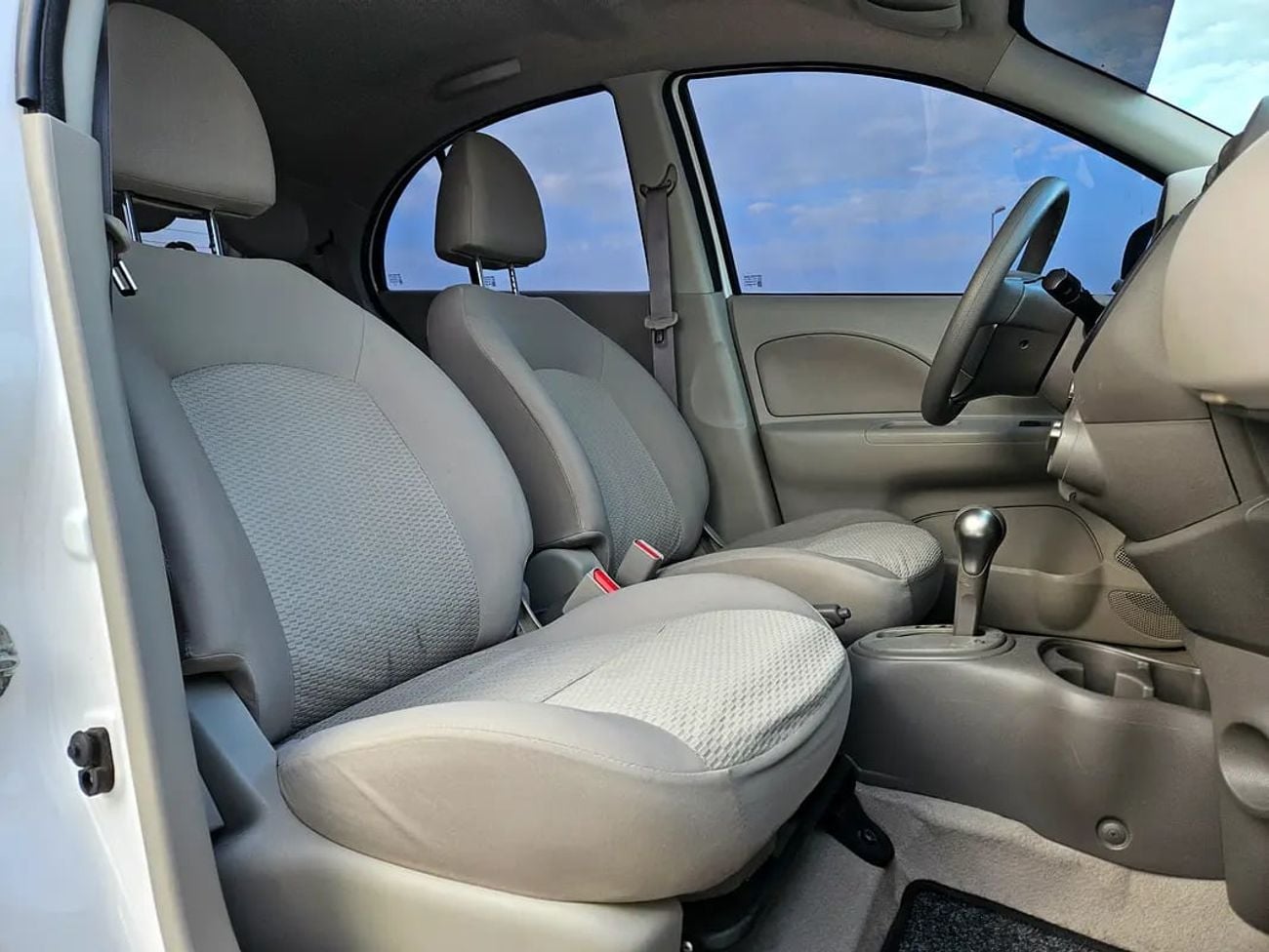 نيسان ميكرا GCC Specs - Premium Low KM Clean Single Hand Driven Hatchback