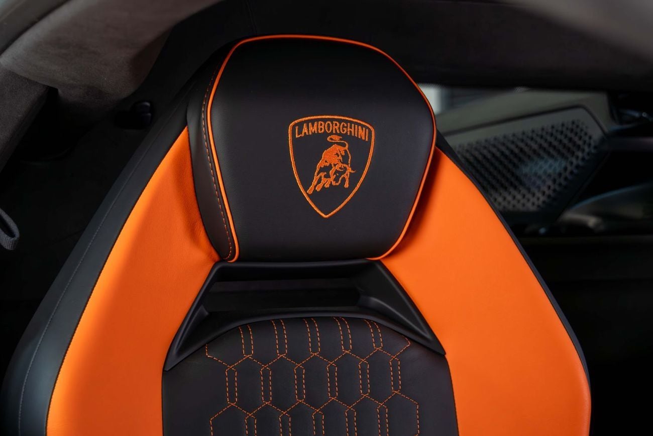 لامبورغيني ريفويلتو 6.5L V12 Hybrid