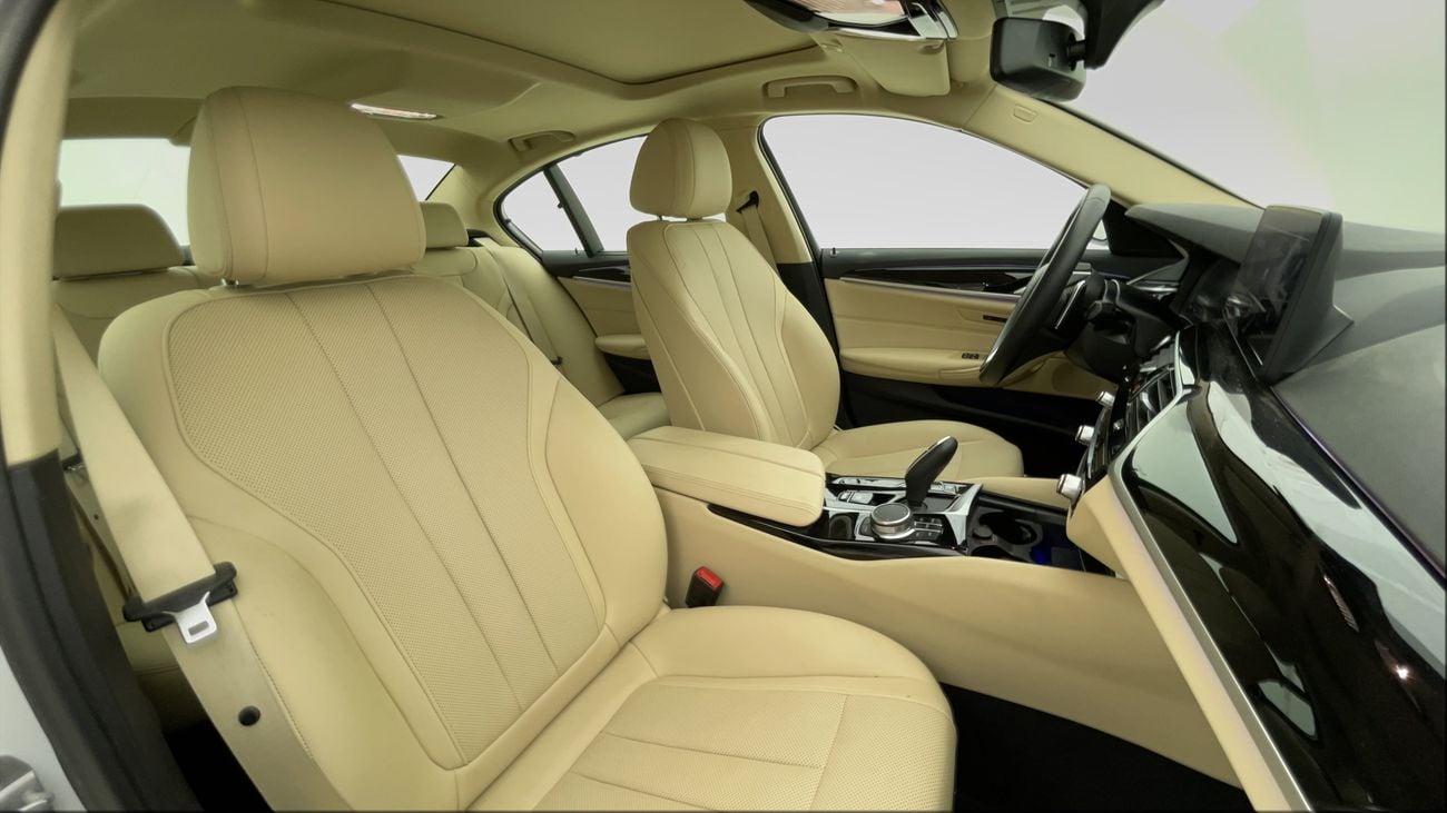 بي أم دبليو 520i JOY EDITION 2 | بدون دفعة مقدمة | اختبار القيادة في المنزل