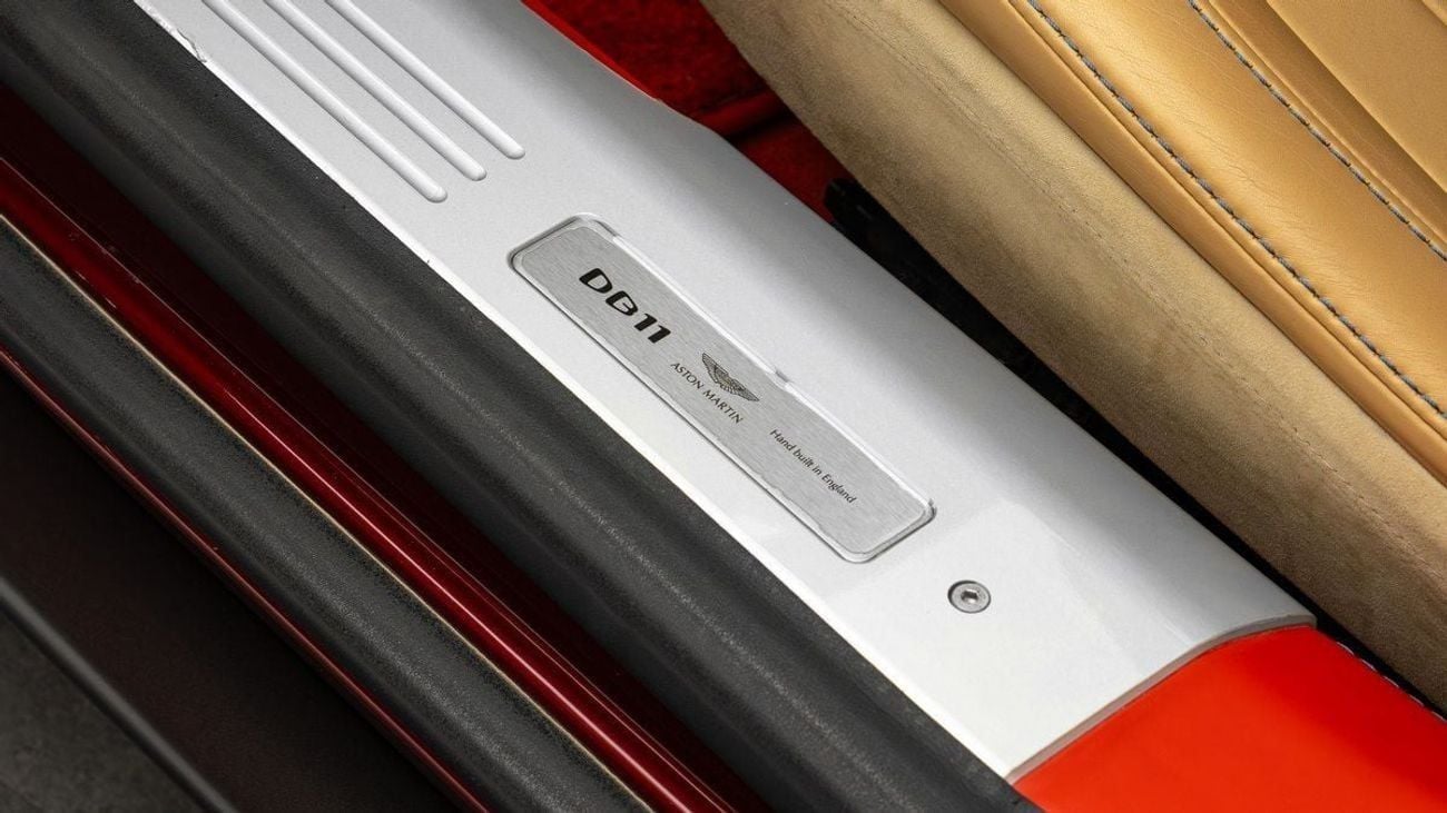 أستون مارتن DB11 V12 - Q Exclusive - 2018 - GCC
