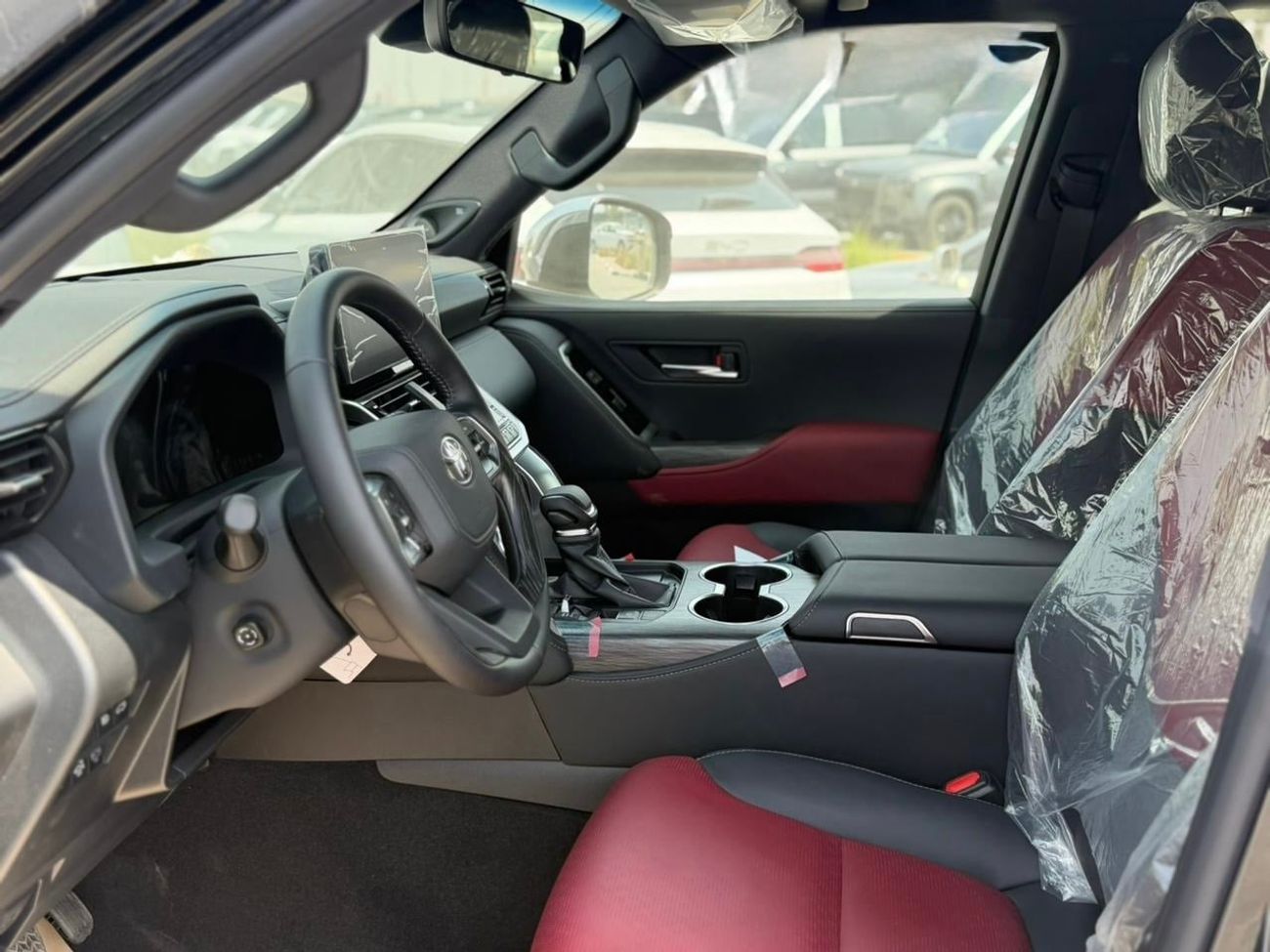 Toyota Land Cruiser VXR LC300 3.5 HYBRID GCC OMANI 2026