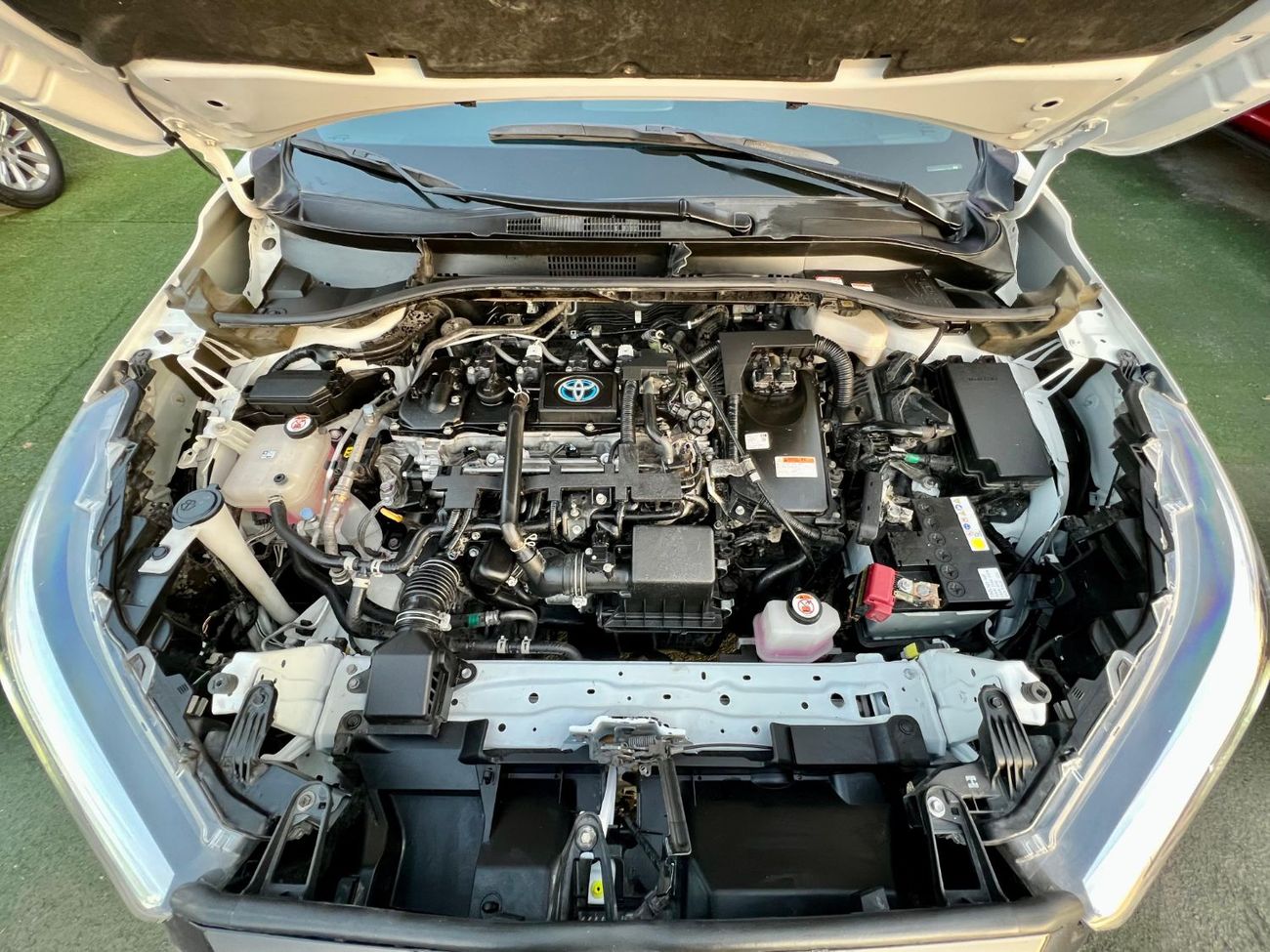 Toyota RAV4 2.5L VXR Hybrid gcc warranty one year bank financie available