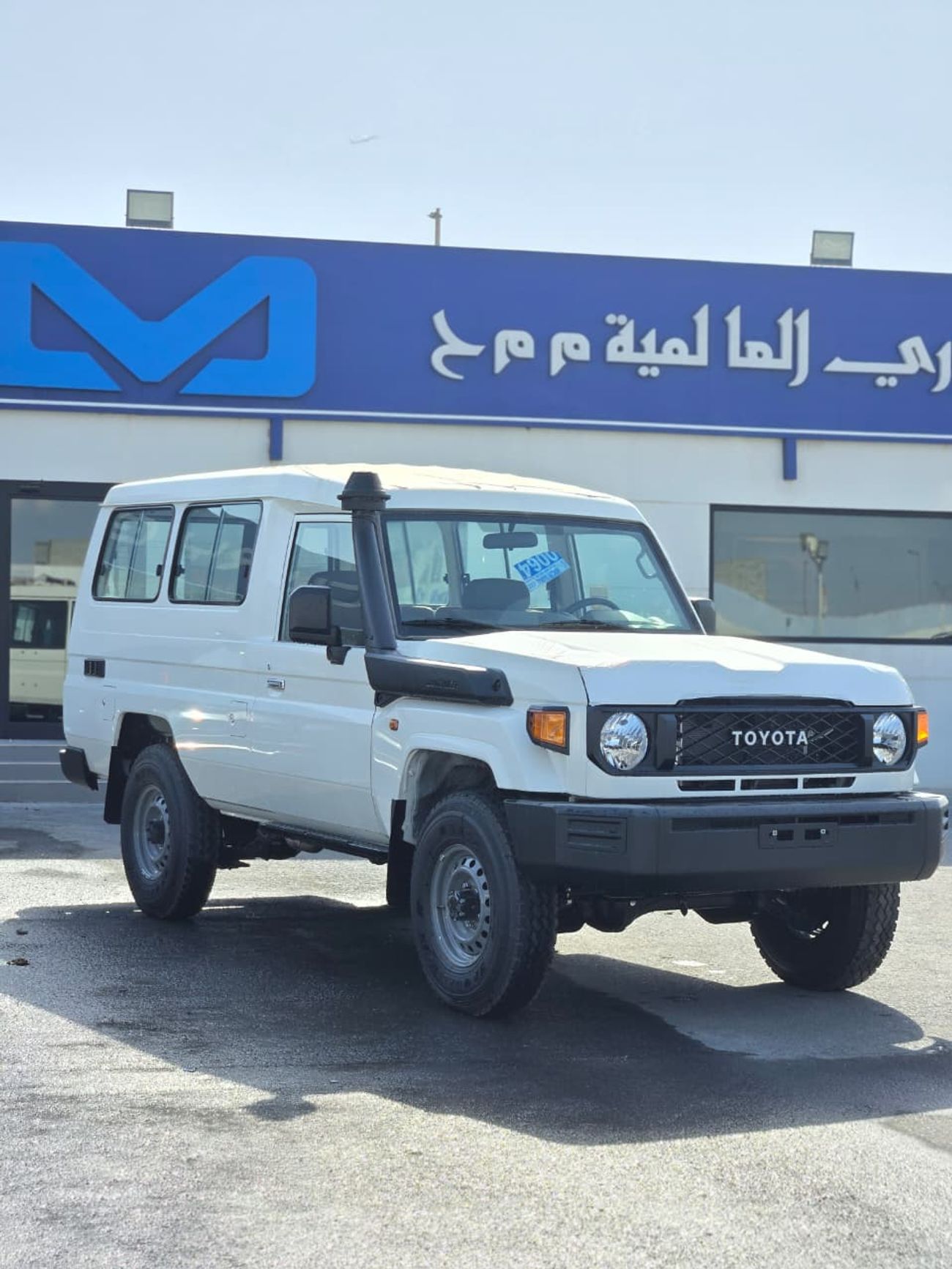 Toyota Land Cruiser 70 GRJ78 4.0L PETROL M/T 9 SEATER HARDTOP GCC SPECIFICATION