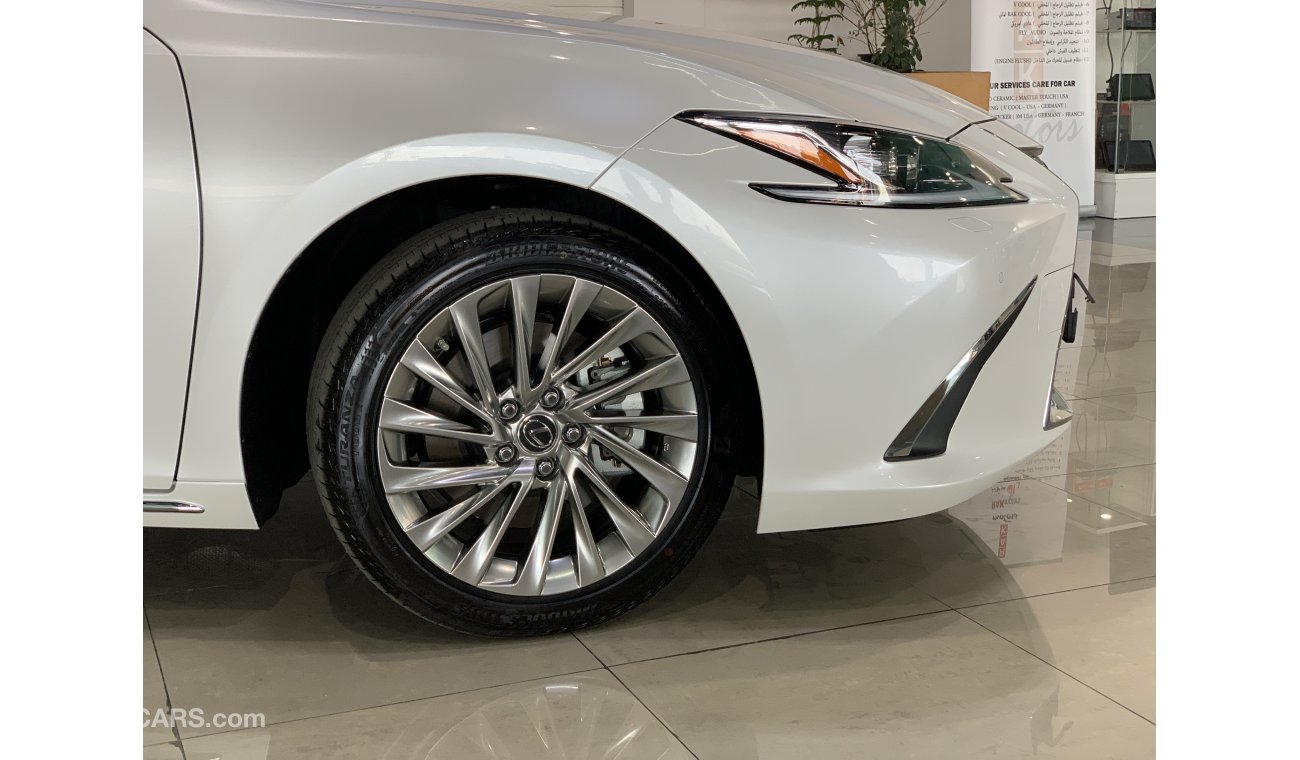 Lexus ES350 MY2019 Panoramic Sunroof,Blind Spot , GCC