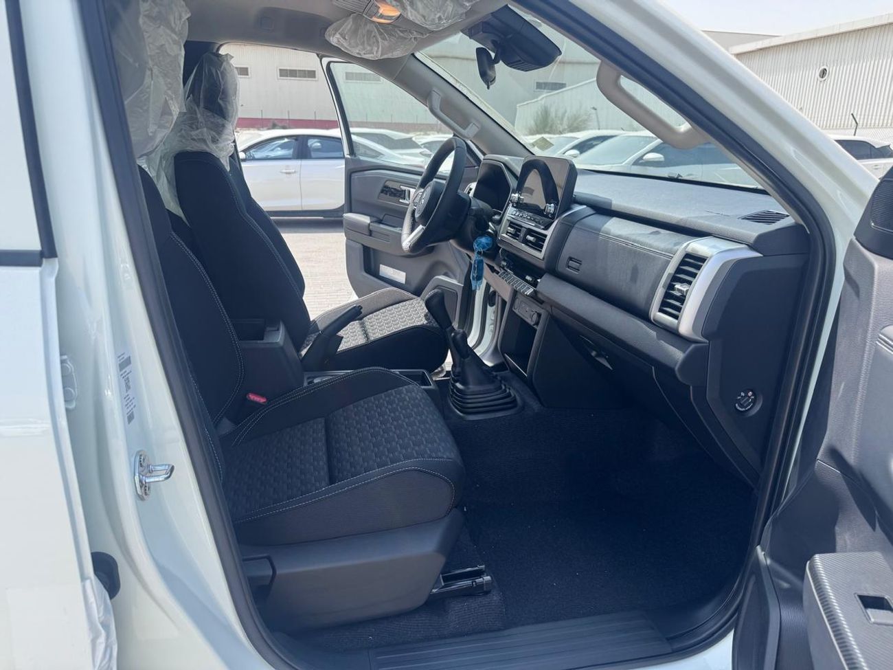 ميتسوبيشي L200 MITSUBISHI L200 Petrol Double Cabin 4WD 5MT 2.5L GLX -FULL OPTION_White
