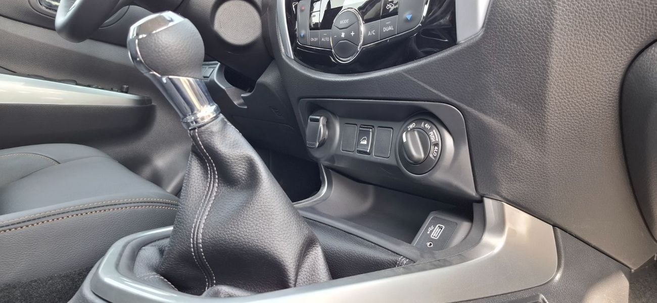 نيسان نافارا G 2.5L 4WD M/T NISSAN Navara 2.5L petrol 4X4 M/T