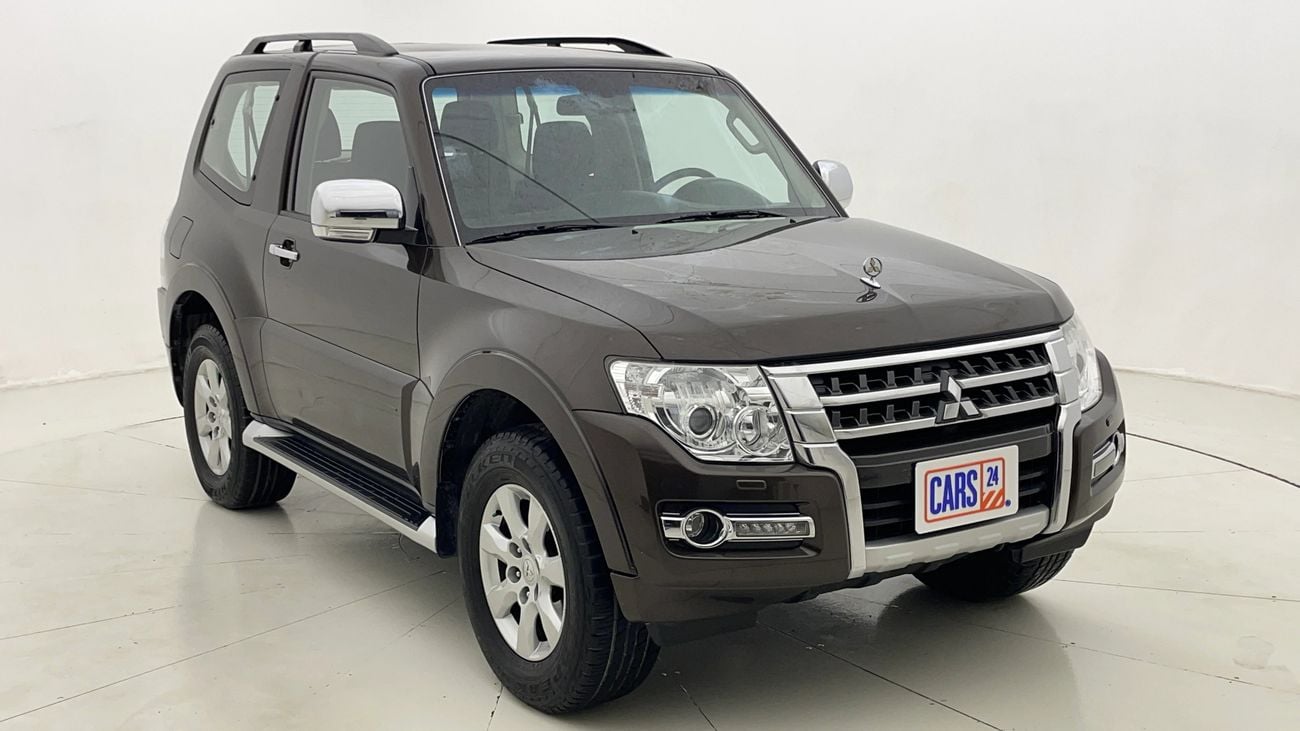 ميتسوبيشي باجيرو 2017 GLS MIDLINE SWB | AED 1101/Month | 0 DP | 30 Day Return | Warranty | Service History