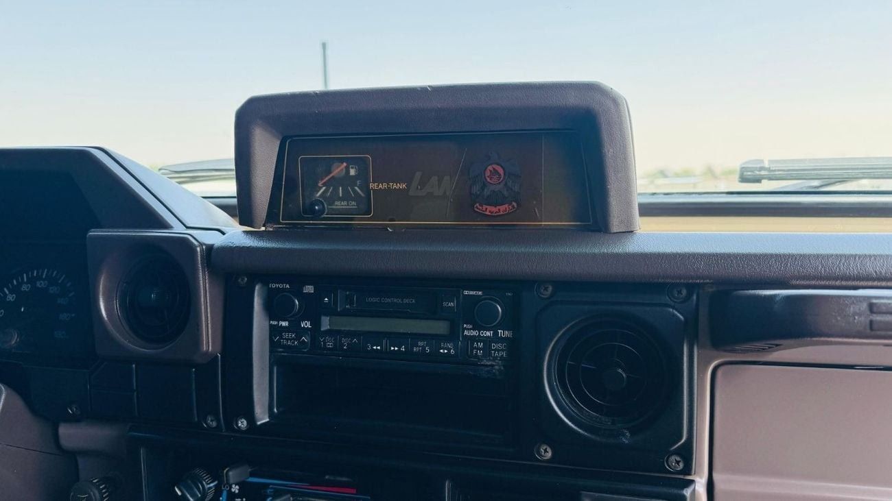 Toyota Land Cruiser Pick Up SINGLE CABIN | MANUAL TRANSMISSION | LHD | 4.5L PETROL ENGINE | 1995 | 4 X 4 | SPORTS BAR