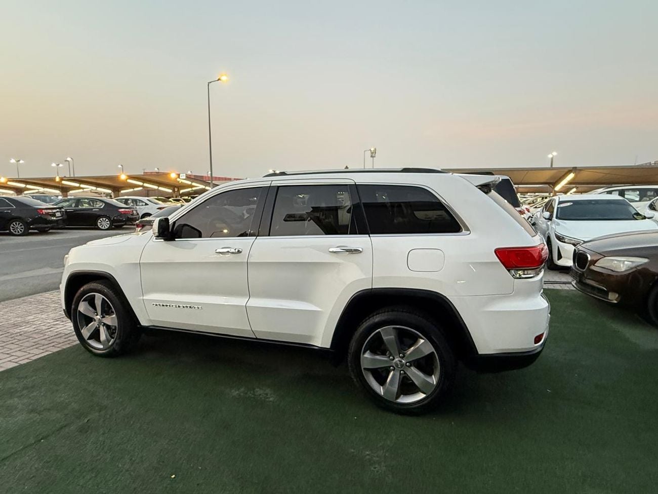 Jeep Cherokee LIMITED First Owner Top of the Line Limited Trim Excellent Condition