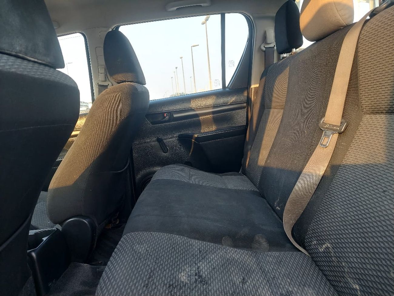 Toyota Hilux DC 2.4L 4WD DIESEL MANUAL TRANSMISSION