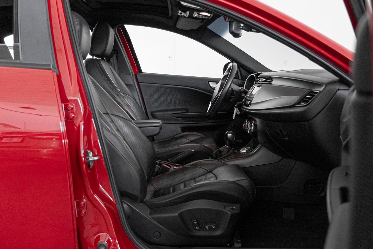 ألفا روميو جوليتا Veloce / 5 Year Alfa Romeo Warranty & Service Pack 120k kms