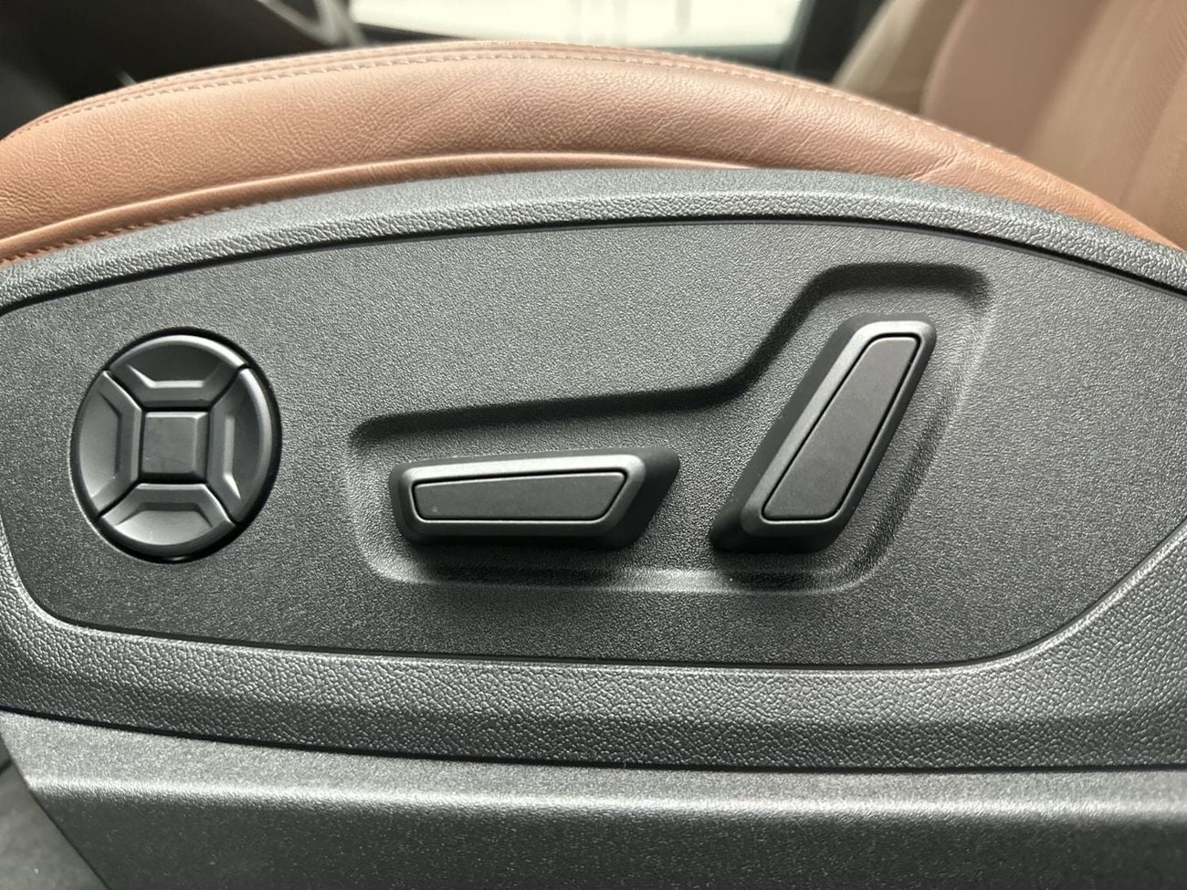 أودي Q8 إي ترون 55 quattro S Line Sportback 408hp Progress (Ref# 17203)