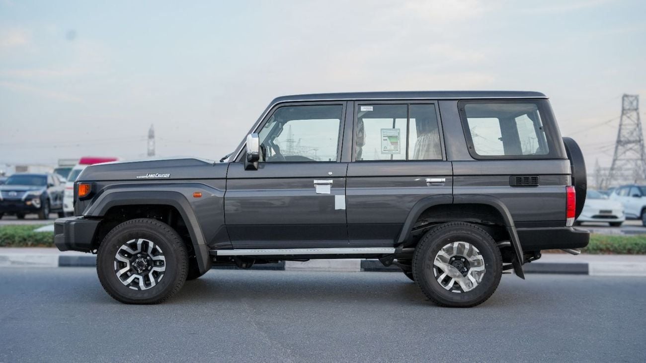 Toyota Land Cruiser 70 LC76 HT VXR 2026 Toyota Land Cruiser LC76 2.8L AT Diesel Full Option (Gray)