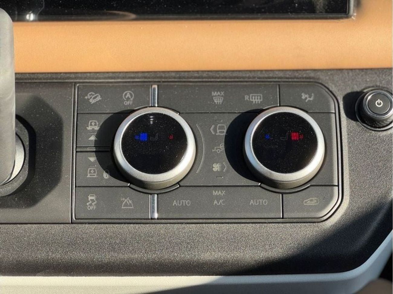 Land Rover Defender LAND ROVER DEFENDER 6 CYLINDER 3.0L 2025