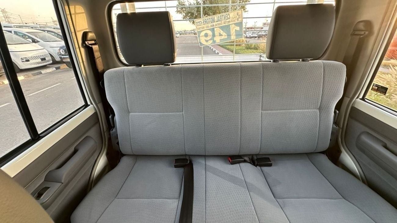 تويوتا لاند كروزر بيك آب AUTO 2.8 DIESEL